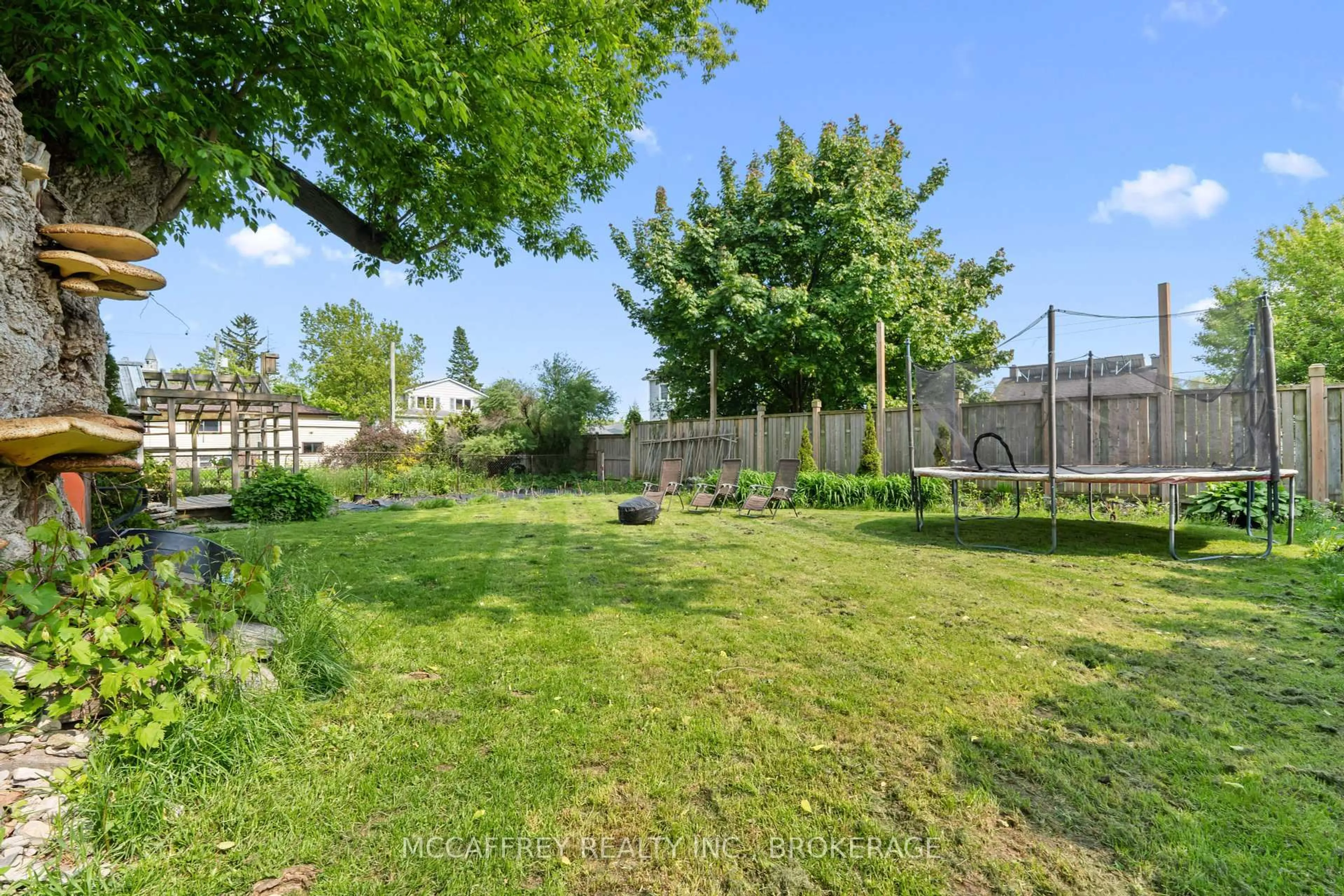 Patio, unknown for 120 Baiden St, Kingston Ontario K7M 2K3