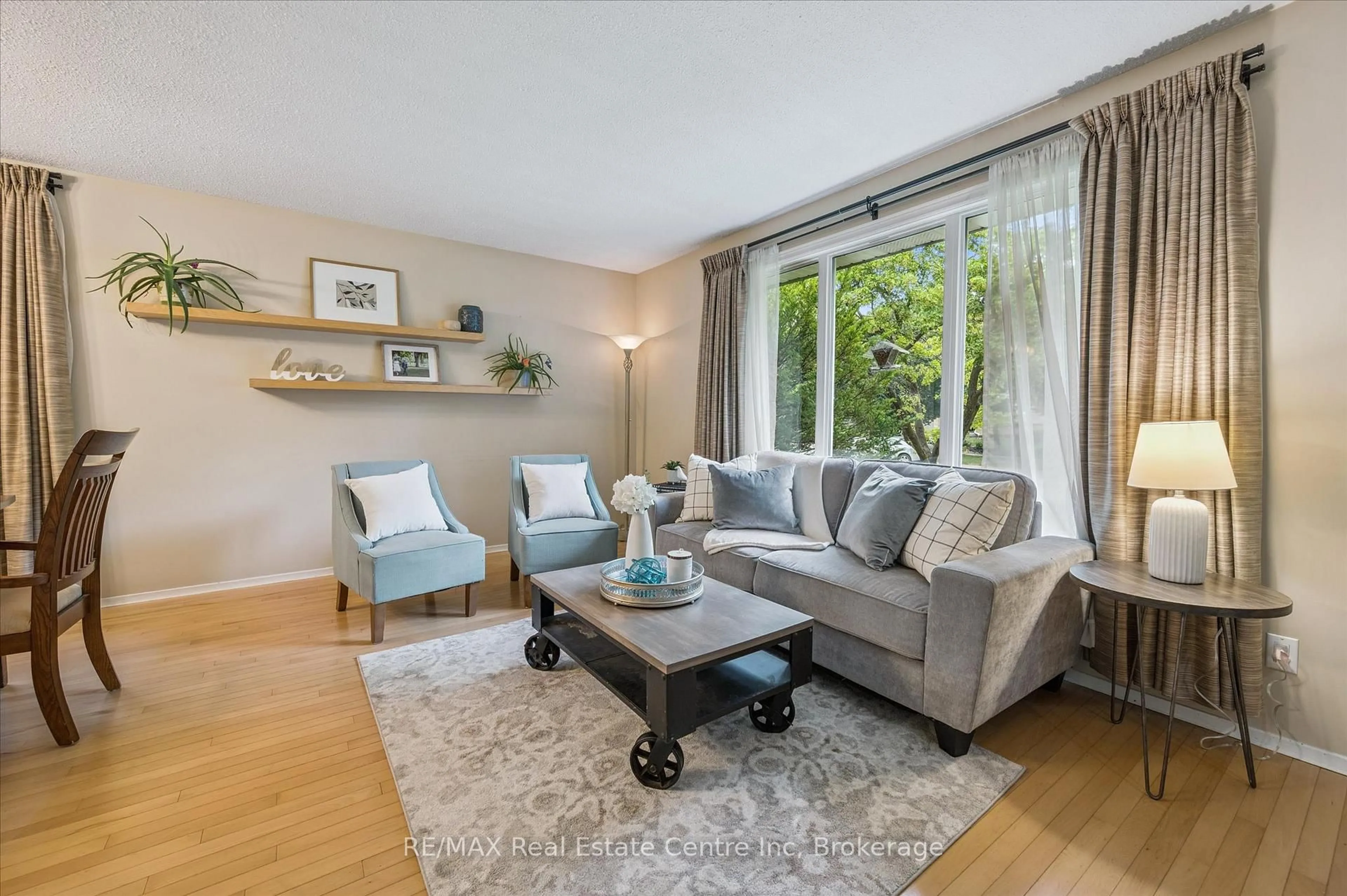 Living room with furniture, unknown for 166 Winding Way, Kitchener Ontario N2N 1N5