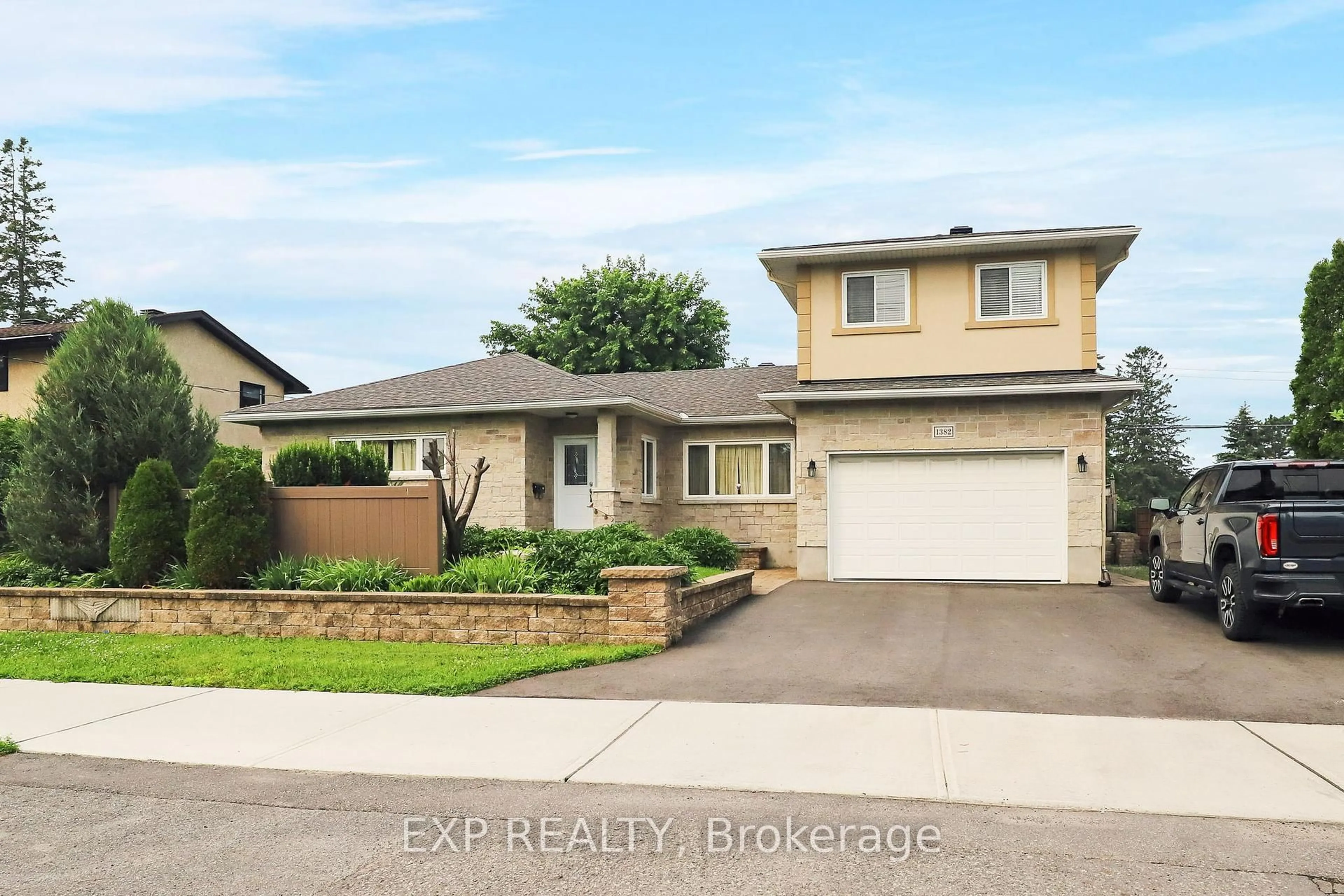 Unknown for 1382 Fisher Ave, Ottawa Ontario K2C 1X1