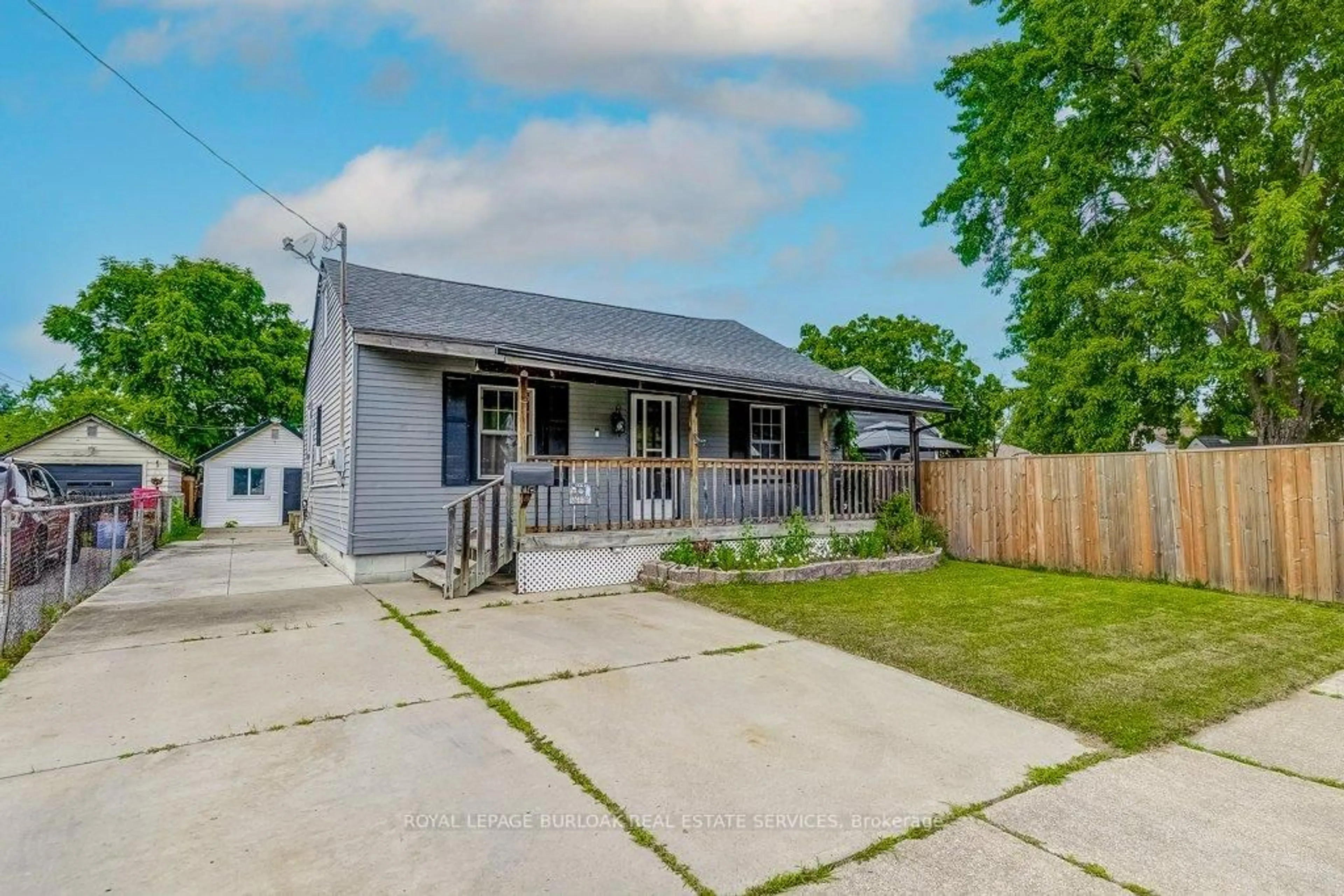 Unknown for 4 Hilda St, St. Catharines Ontario L2S 1Z8