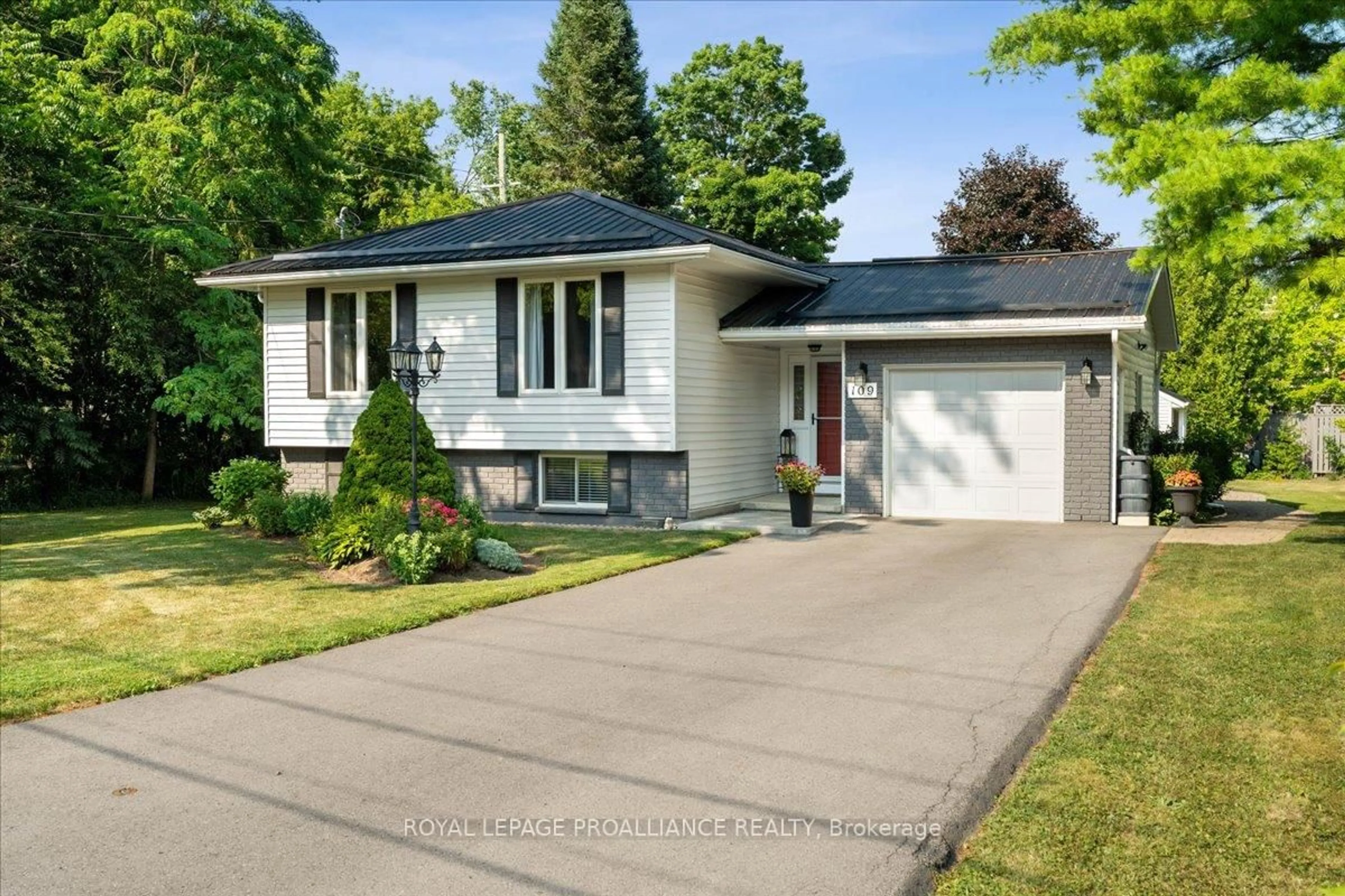 Home with vinyl exterior material, street for 109 Edward St, Stirling Ontario K0K 3E0