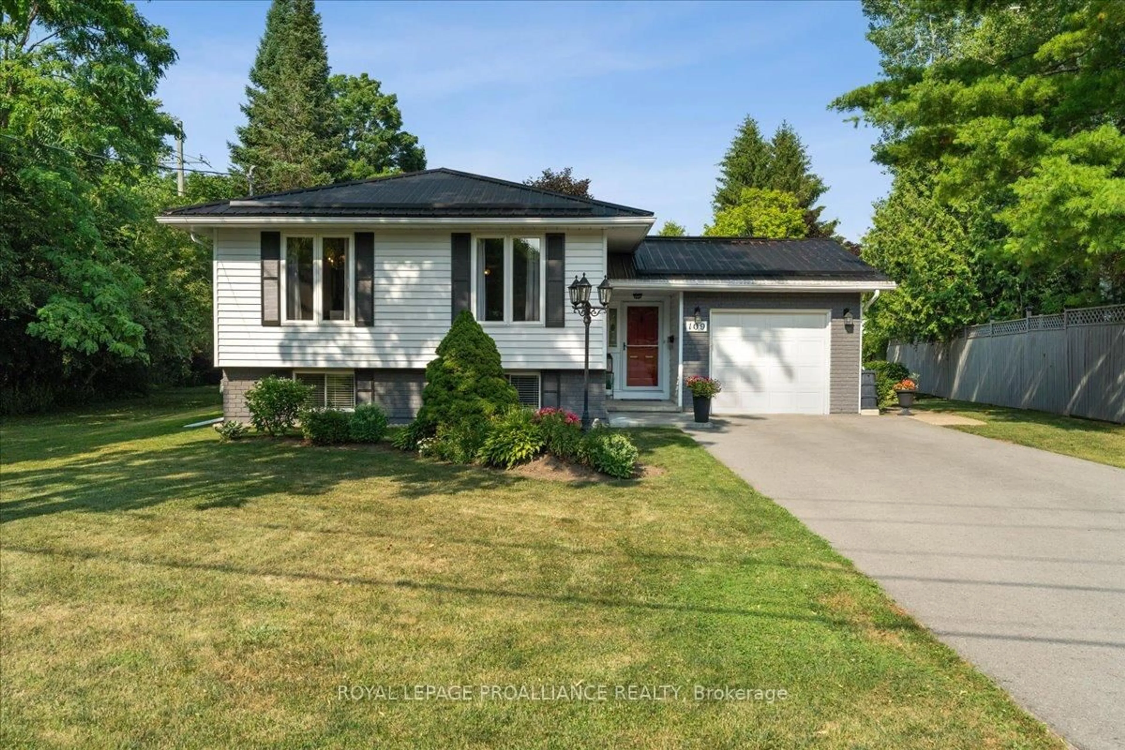 Home with vinyl exterior material, street for 109 Edward St, Stirling Ontario K0K 3E0