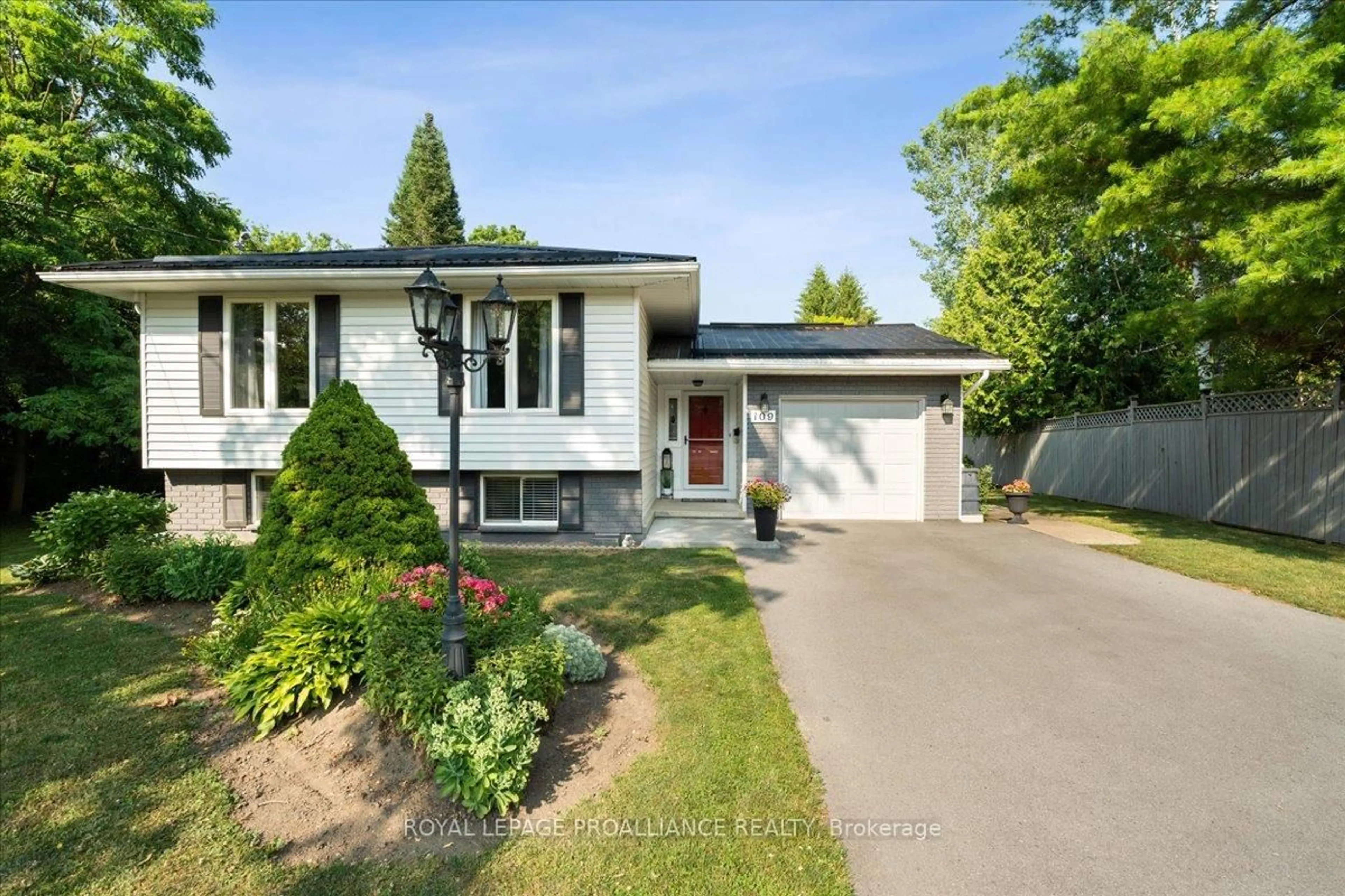 Home with vinyl exterior material, street for 109 Edward St, Stirling Ontario K0K 3E0