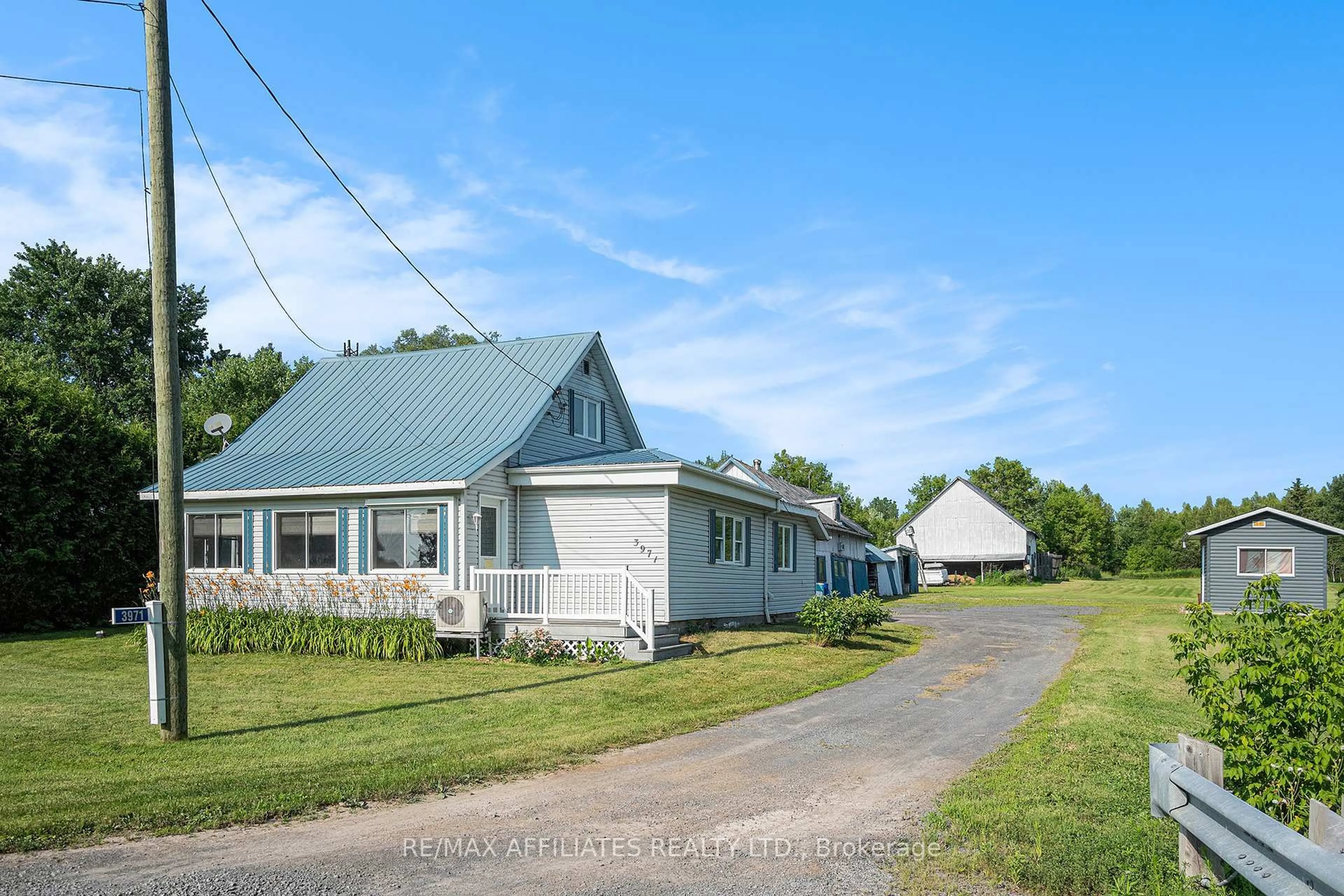 A pic from outside/outdoor area/front of a property/back of a property/a pic from drone, street for 3971 Champlain St, Clarence-Rockland Ontario K0A 1E0