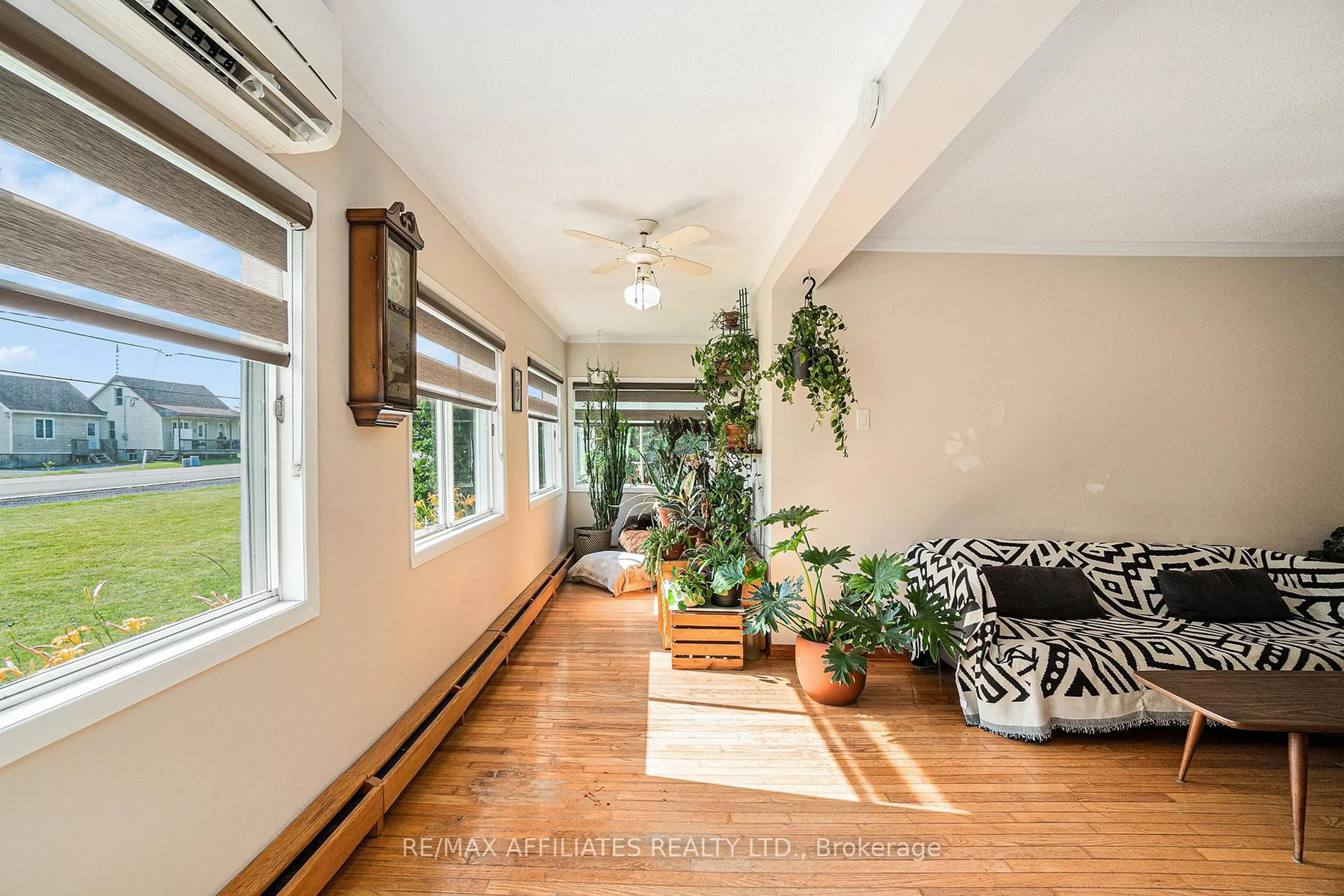 Indoor foyer for 3971 Champlain St, Clarence-Rockland Ontario K0A 1E0