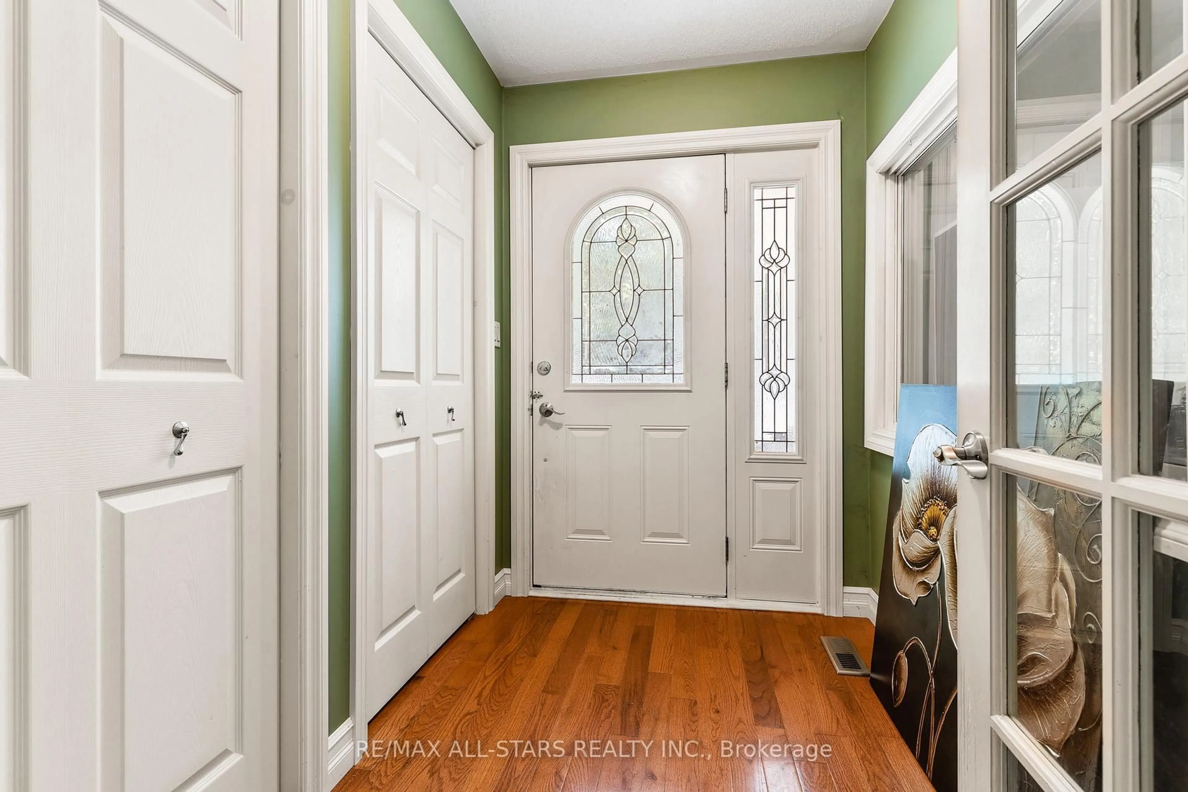 Indoor entryway for 18063 HIGHWAY 35 Highway, Algonquin Highlands Ontario K0M 1J2