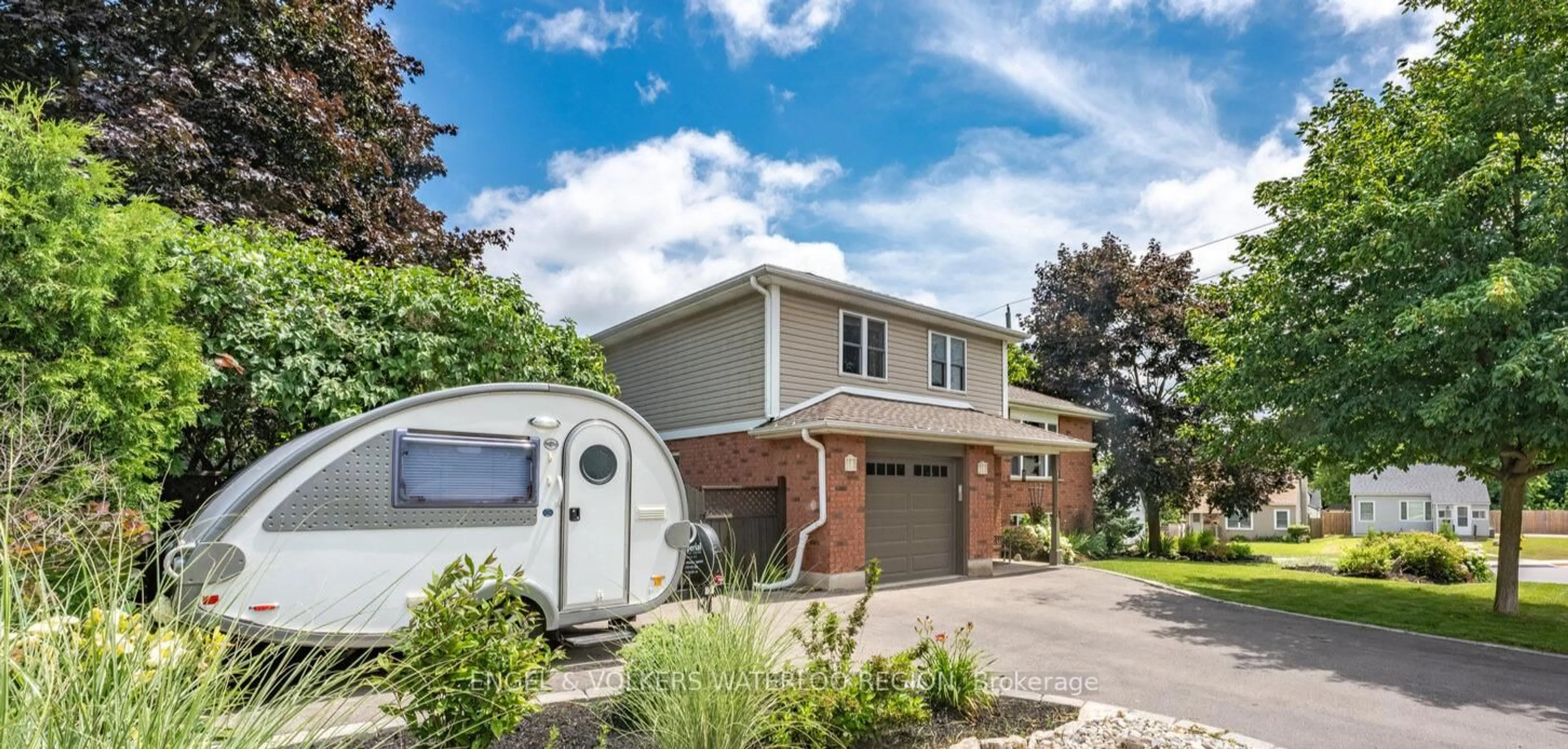 Home with vinyl exterior material, street for 123 Glenmorris St, Cambridge Ontario N1S 2Y8