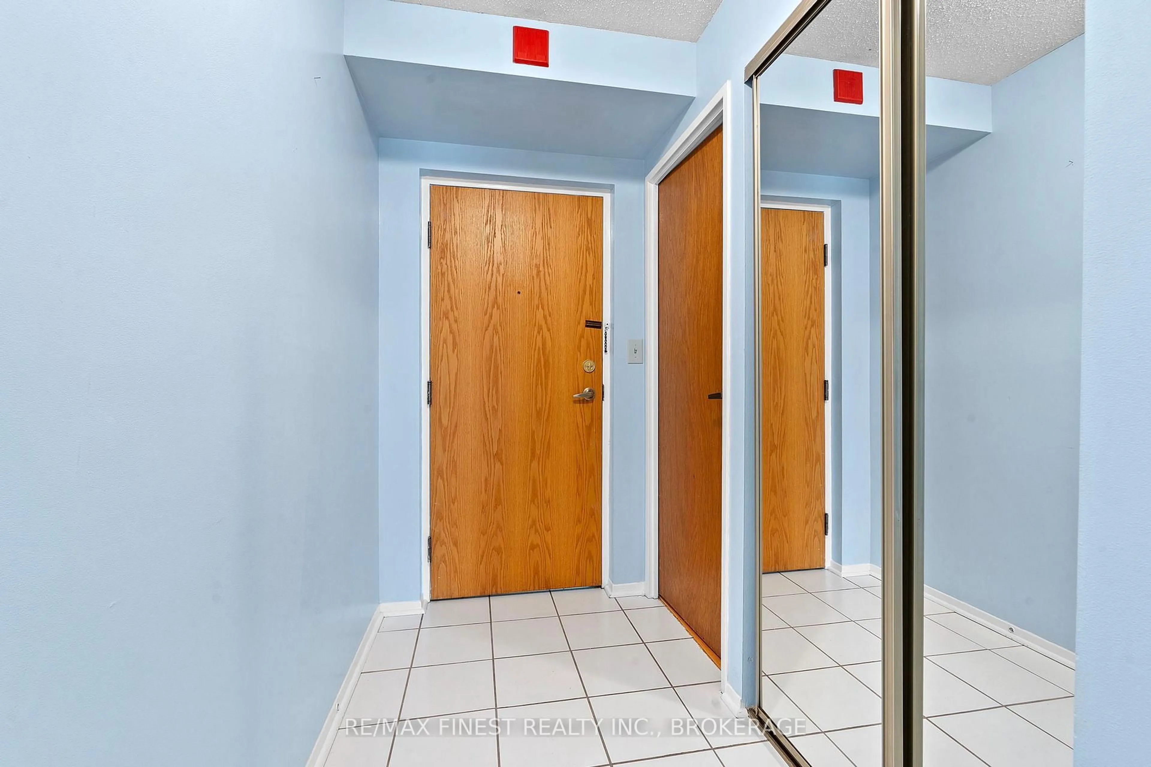 Indoor foyer for 120 Barrett Crt #308, Kingston Ontario K7L 5H6