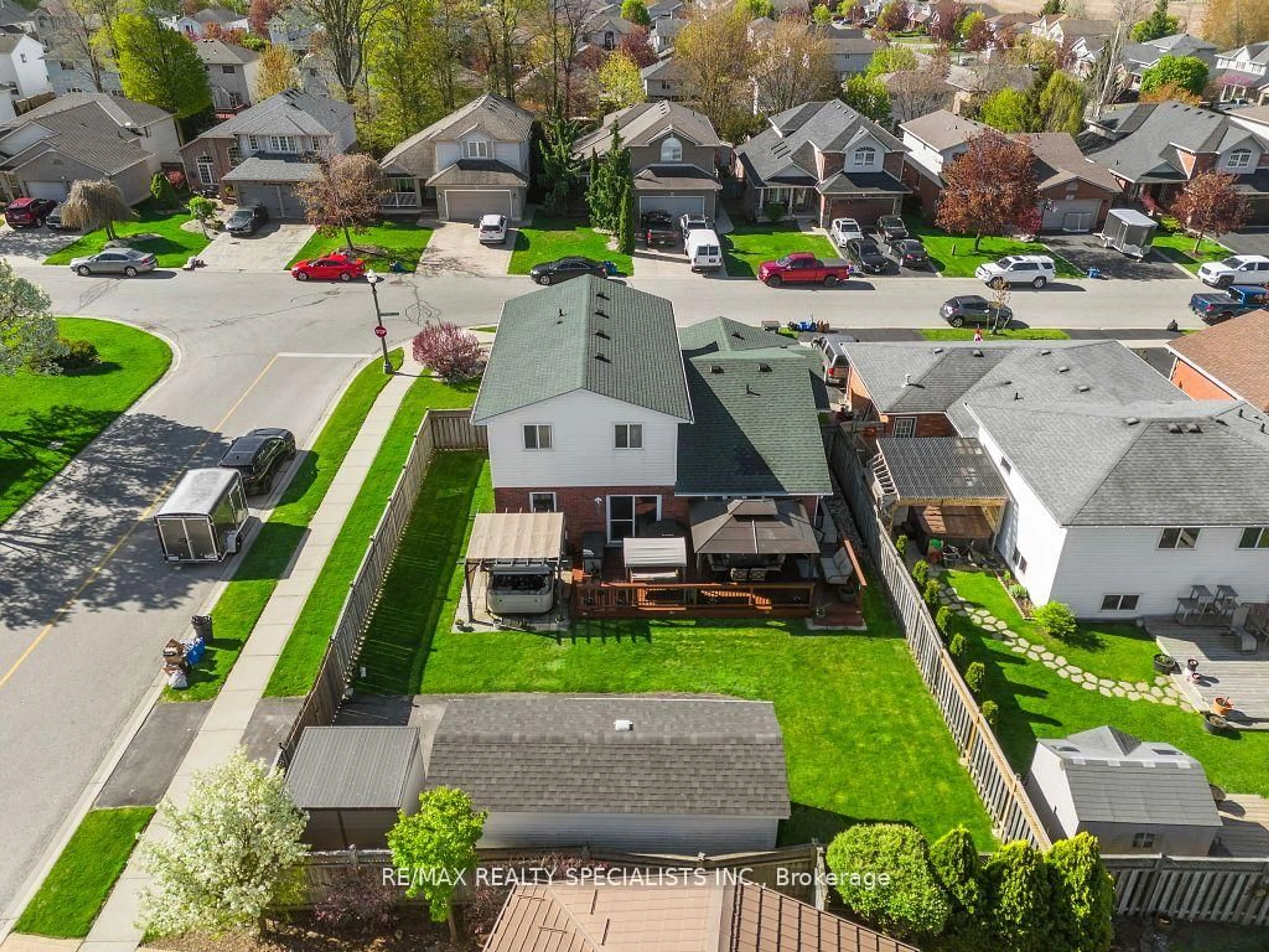 A pic from outside/outdoor area/front of a property/back of a property/a pic from drone, street for 13 Scottswood Lane, Haldimand Ontario N3W 2M4
