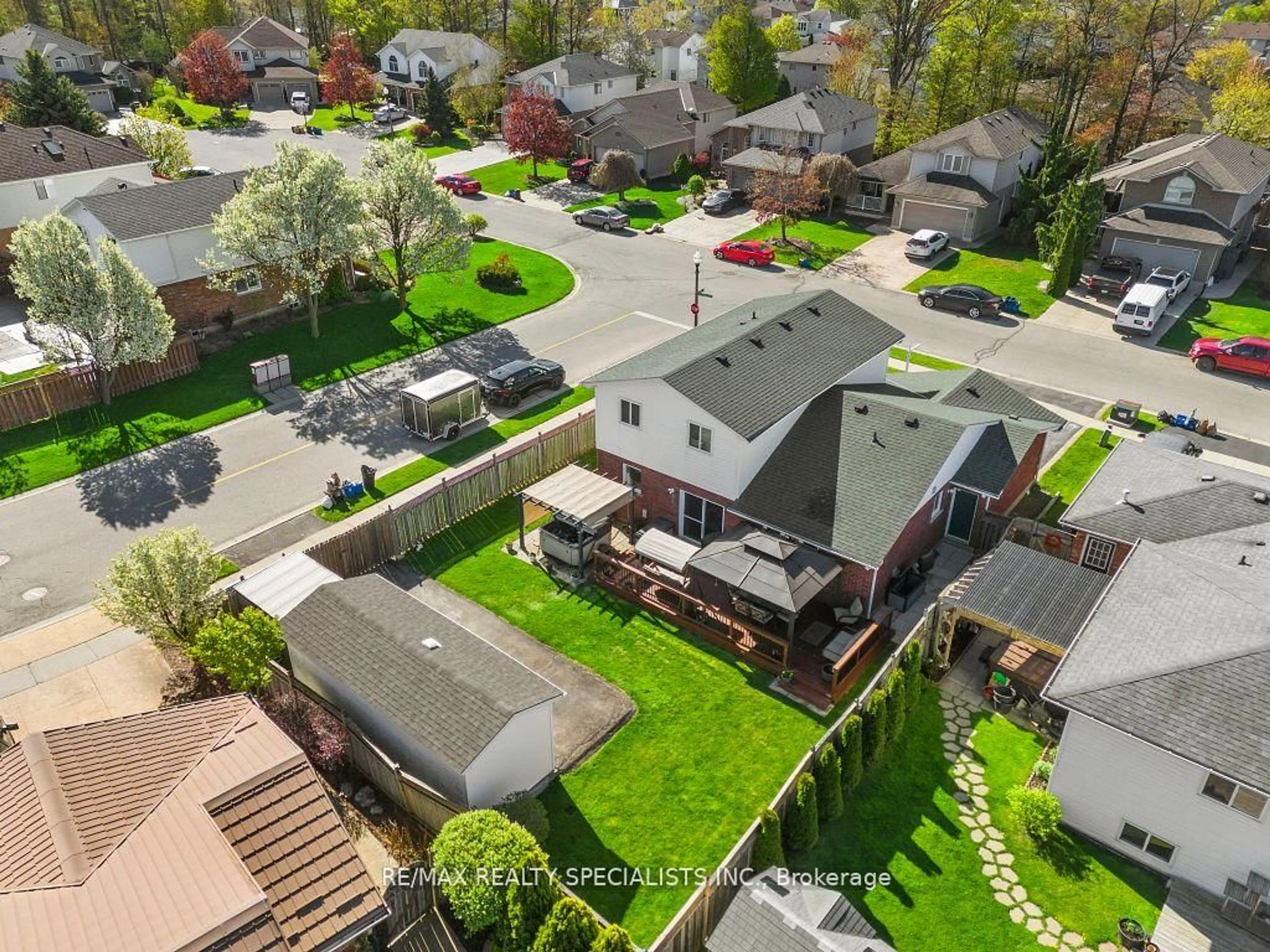 A pic from outside/outdoor area/front of a property/back of a property/a pic from drone, street for 13 Scottswood Lane, Haldimand Ontario N3W 2M4