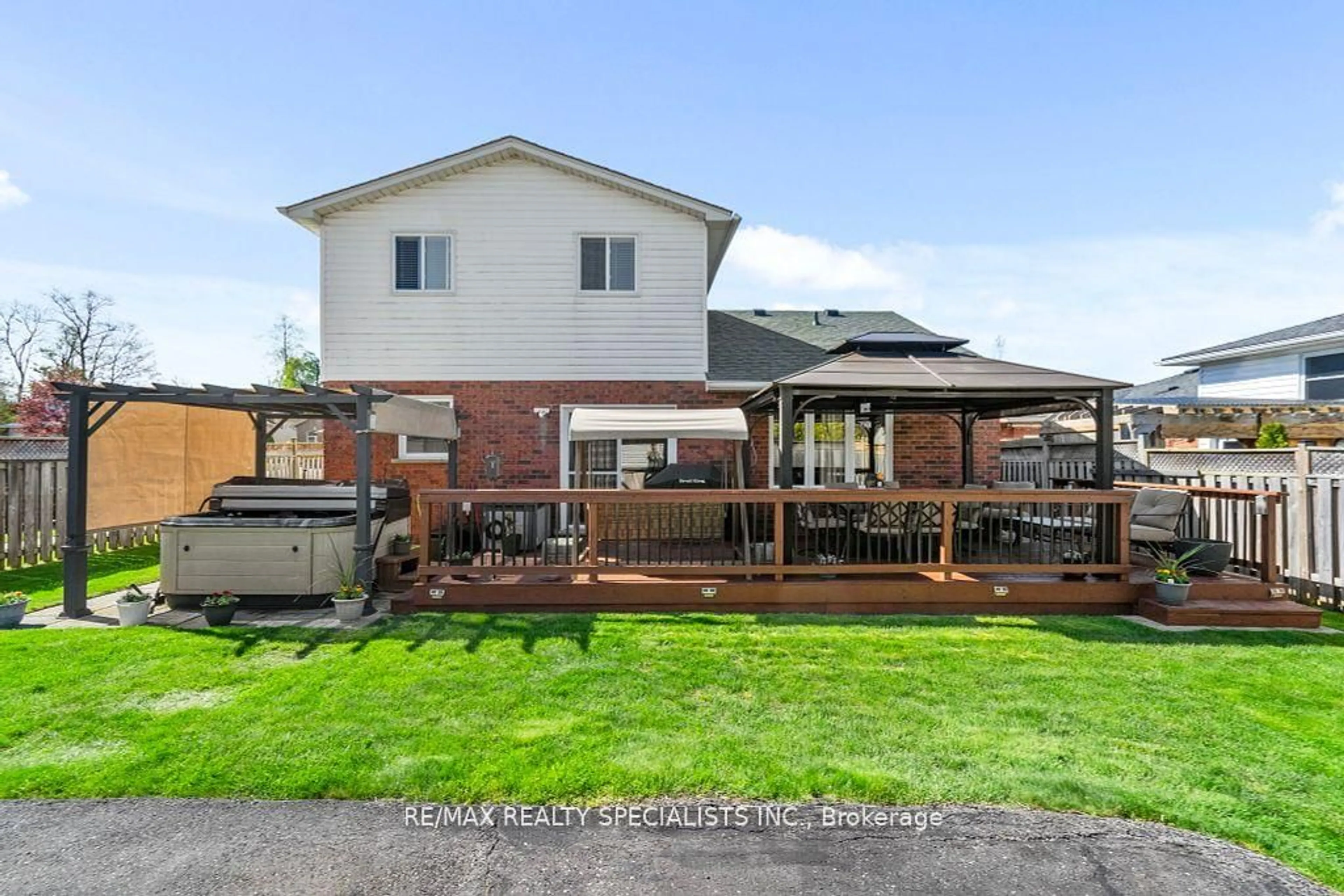 A pic from outside/outdoor area/front of a property/back of a property/a pic from drone, street for 13 Scottswood Lane, Haldimand Ontario N3W 2M4