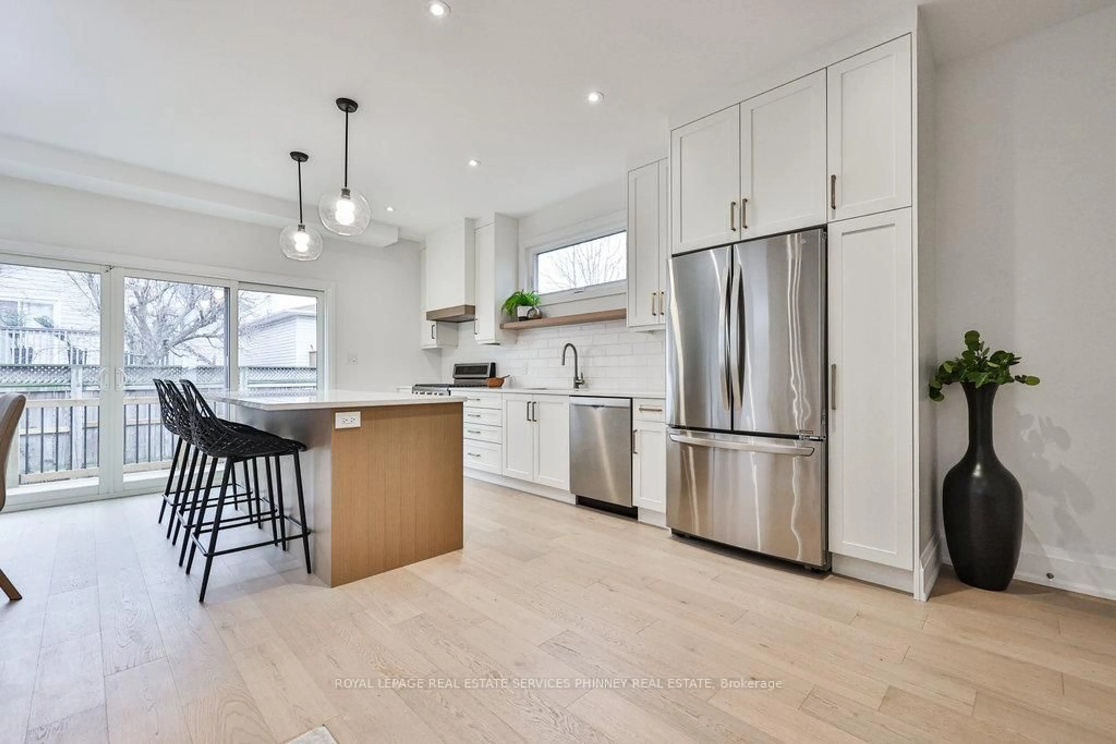 Open concept kitchen, unknown for 28 Lakeside Dr, St. Catharines Ontario L2M 1P4