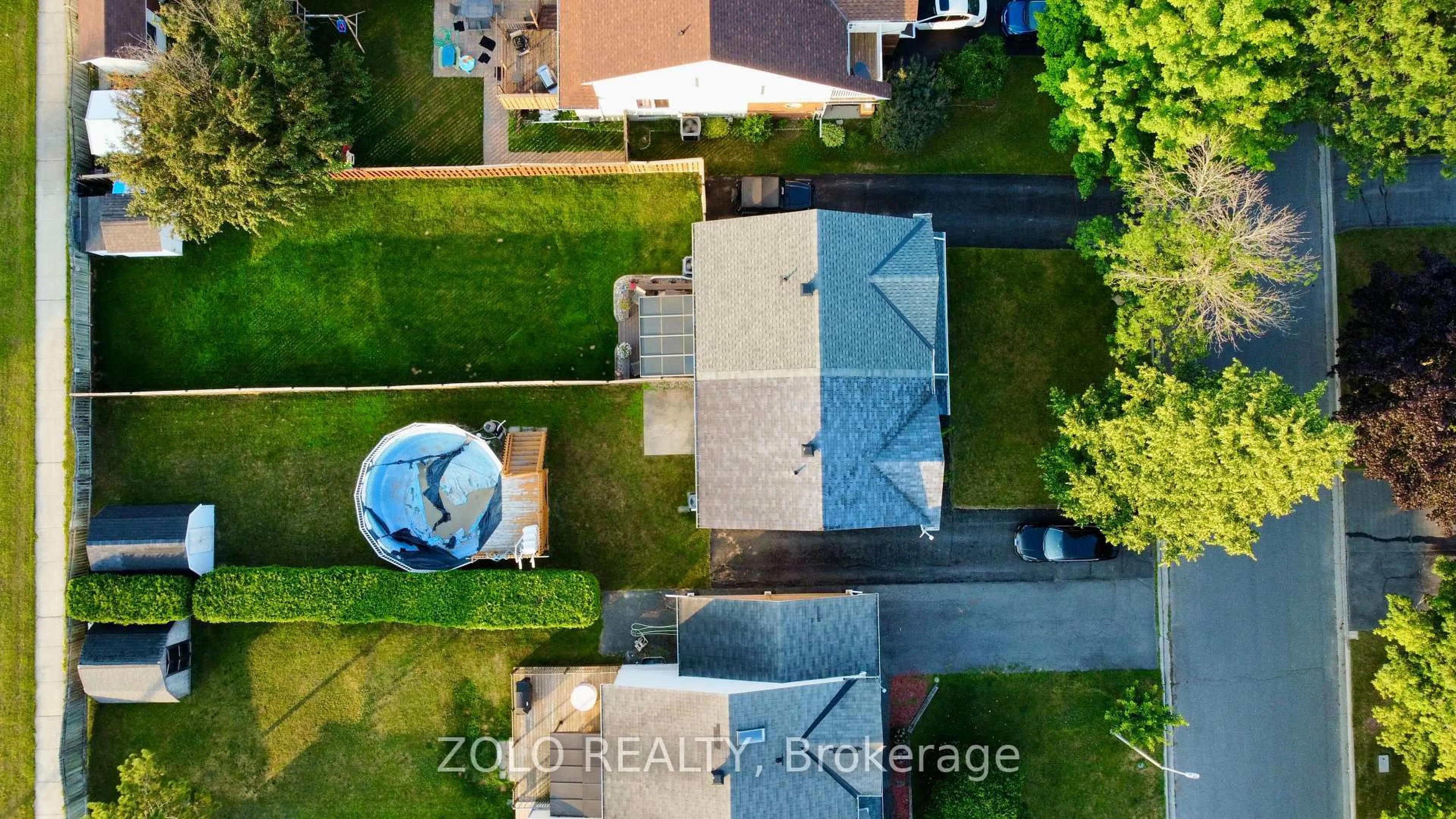 A pic from outside/outdoor area/front of a property/back of a property/a pic from drone, street for 2313 Emily Cres, Cornwall Ontario K6H 7H5