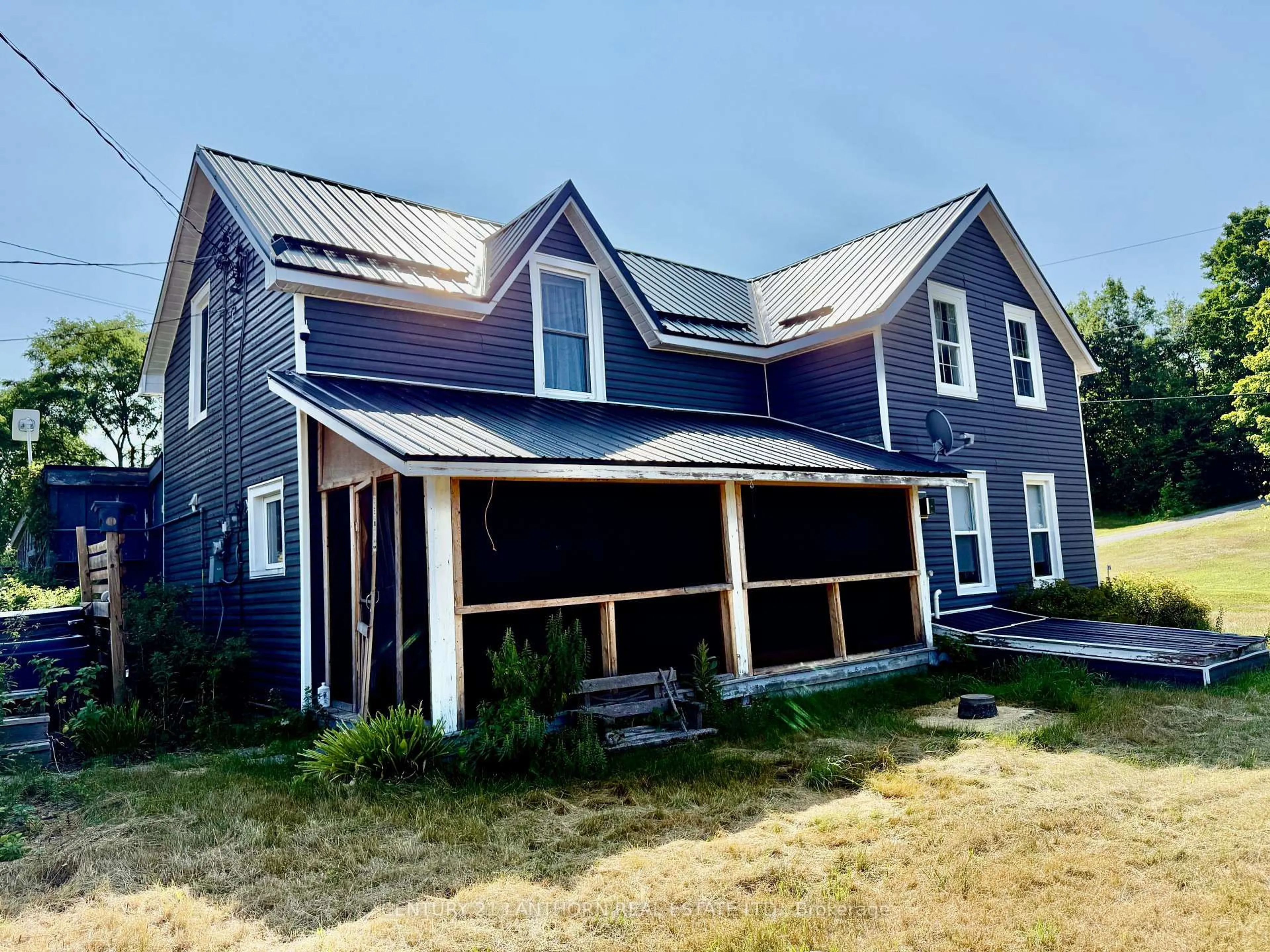 Home with vinyl exterior material, building for 172 Black River Rd, Tweed Ontario K0K 3J0
