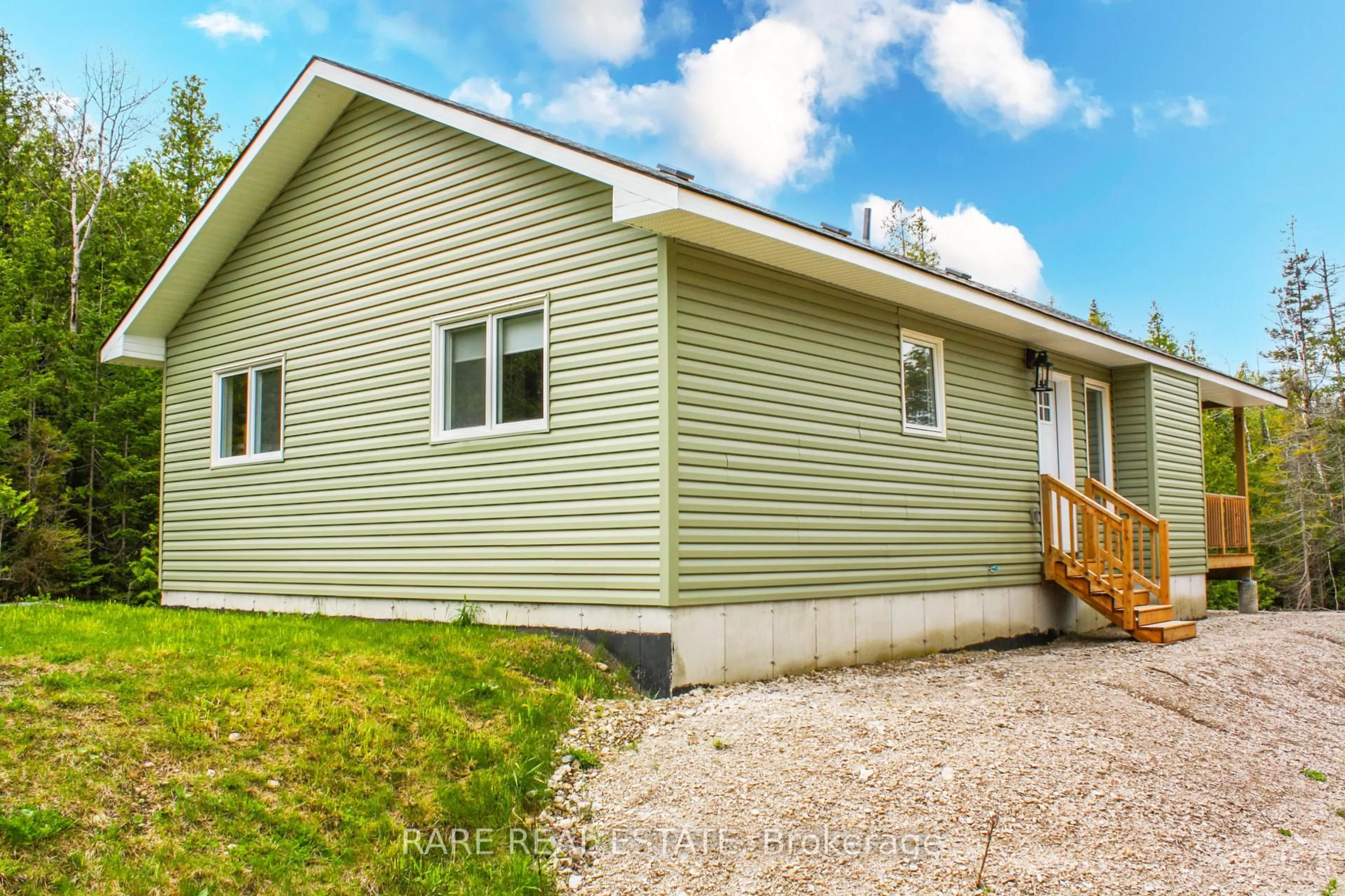 Home with vinyl exterior material, building for 6 Pike St, Northern Bruce Peninsula Ontario N0H 1W0