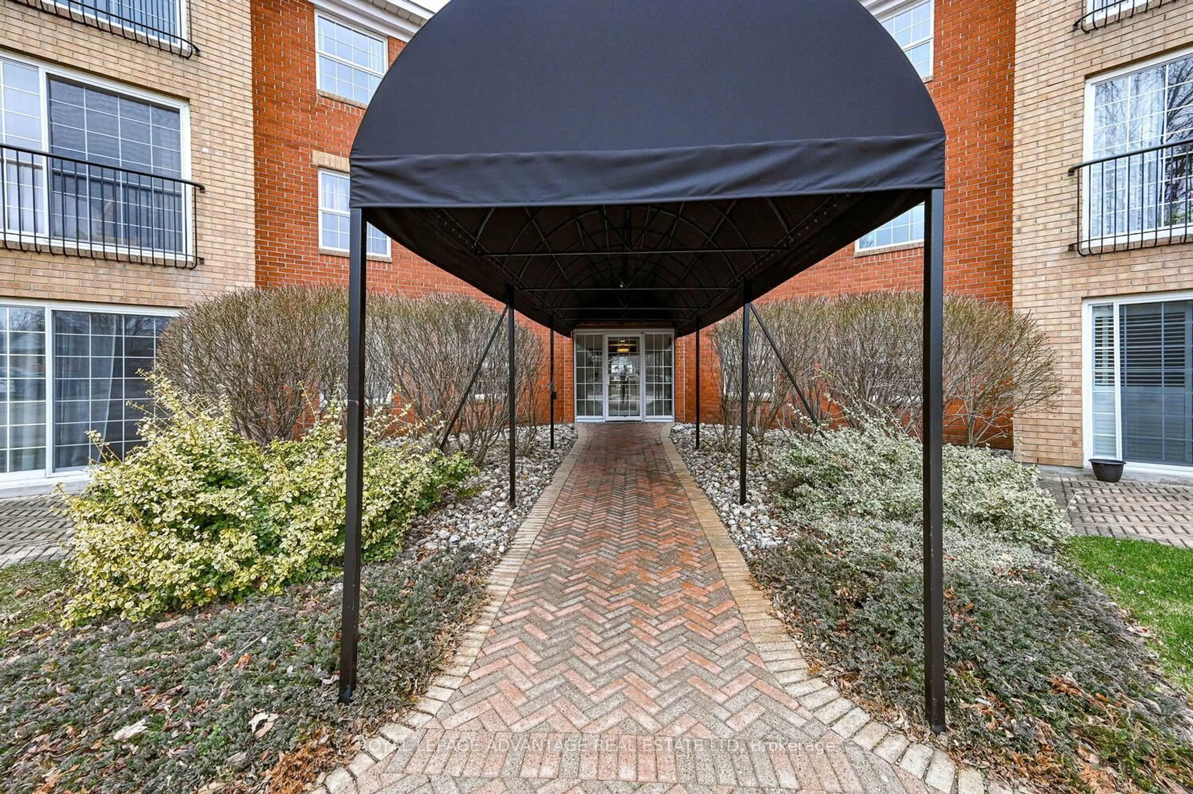 Indoor foyer for 40 Pearl St #316, Smiths Falls Ontario K7A 5B5
