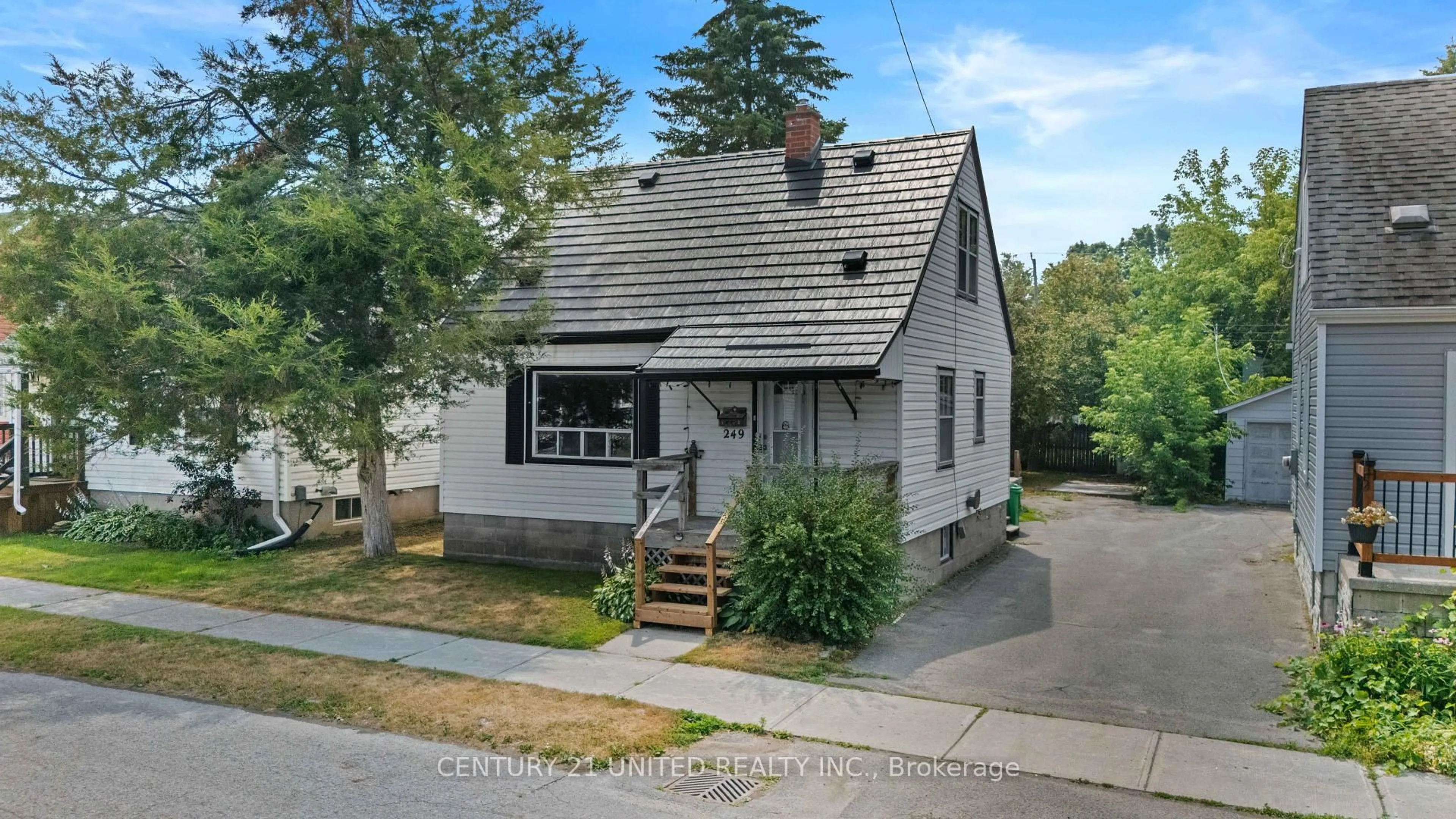 A pic from outside/outdoor area/front of a property/back of a property/a pic from drone, street for 249 Woodbine Ave, Peterborough East Ontario K9H 1N8