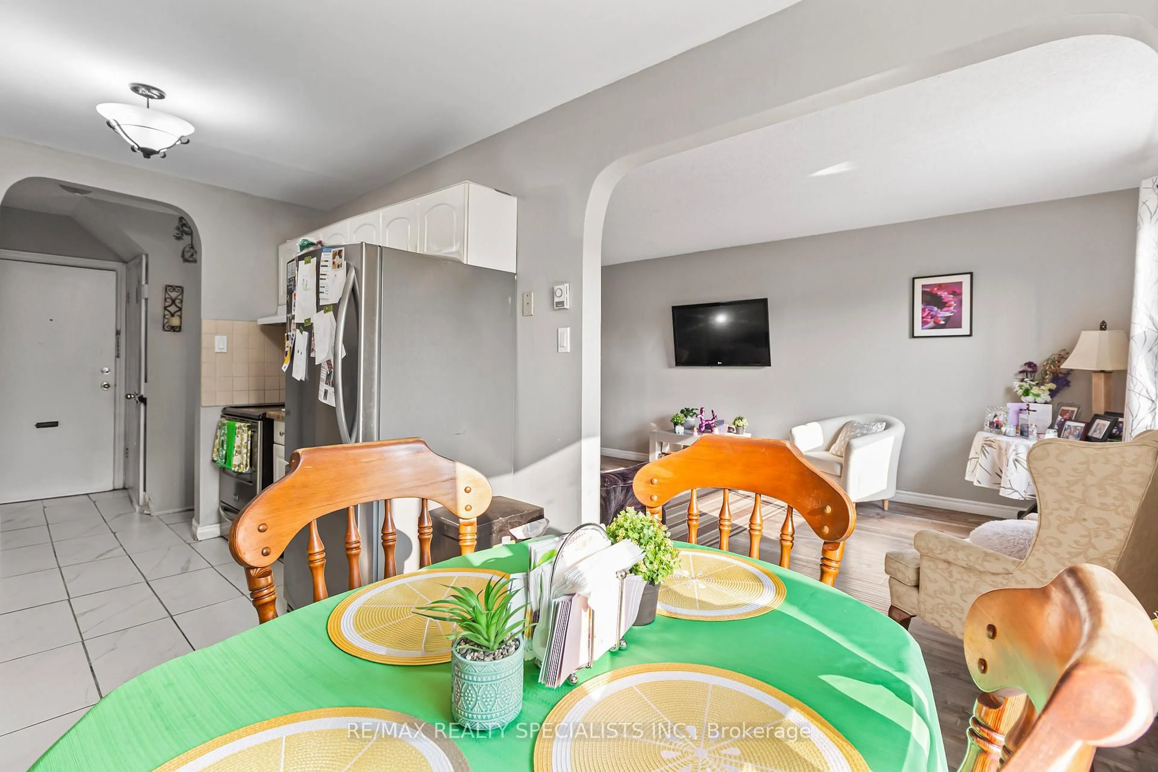 Dining room, unknown for 766 Walter St #I, Cambridge Ontario N3H 4P3