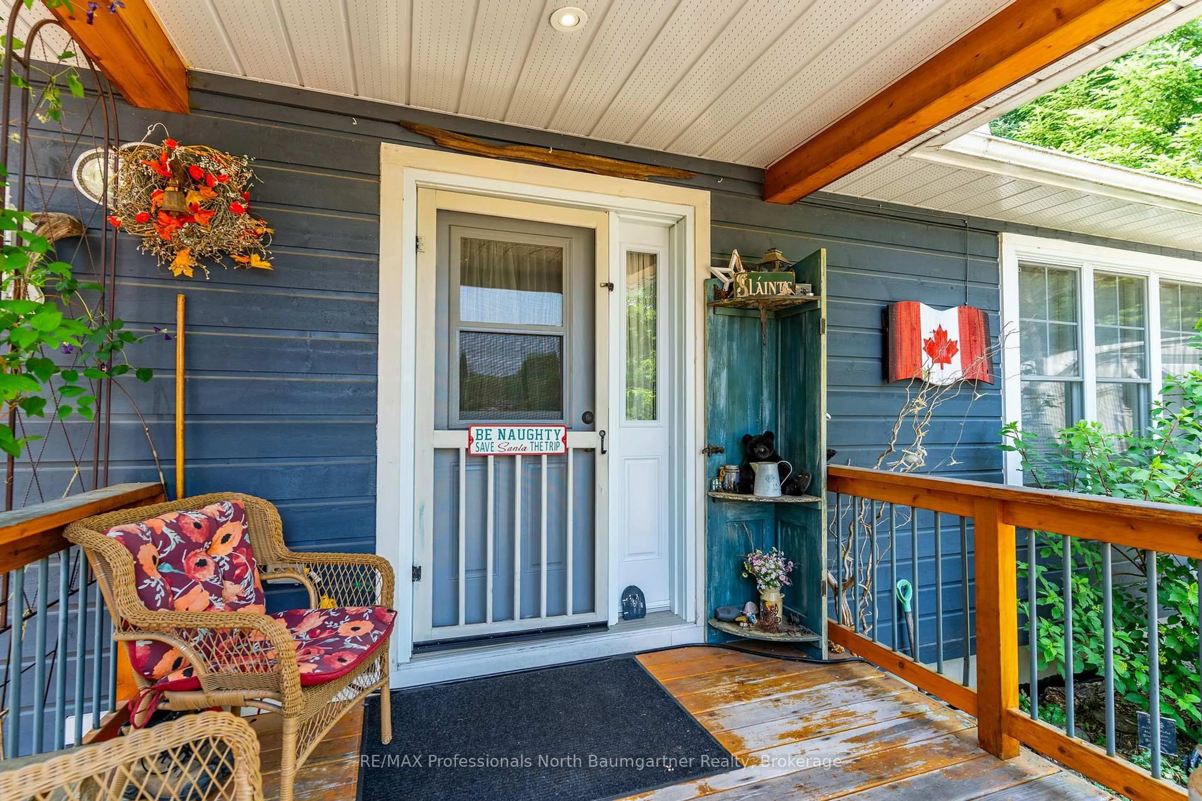 Indoor entryway for 1092 Holmes Rd, Highlands East Ontario K0M 1S0