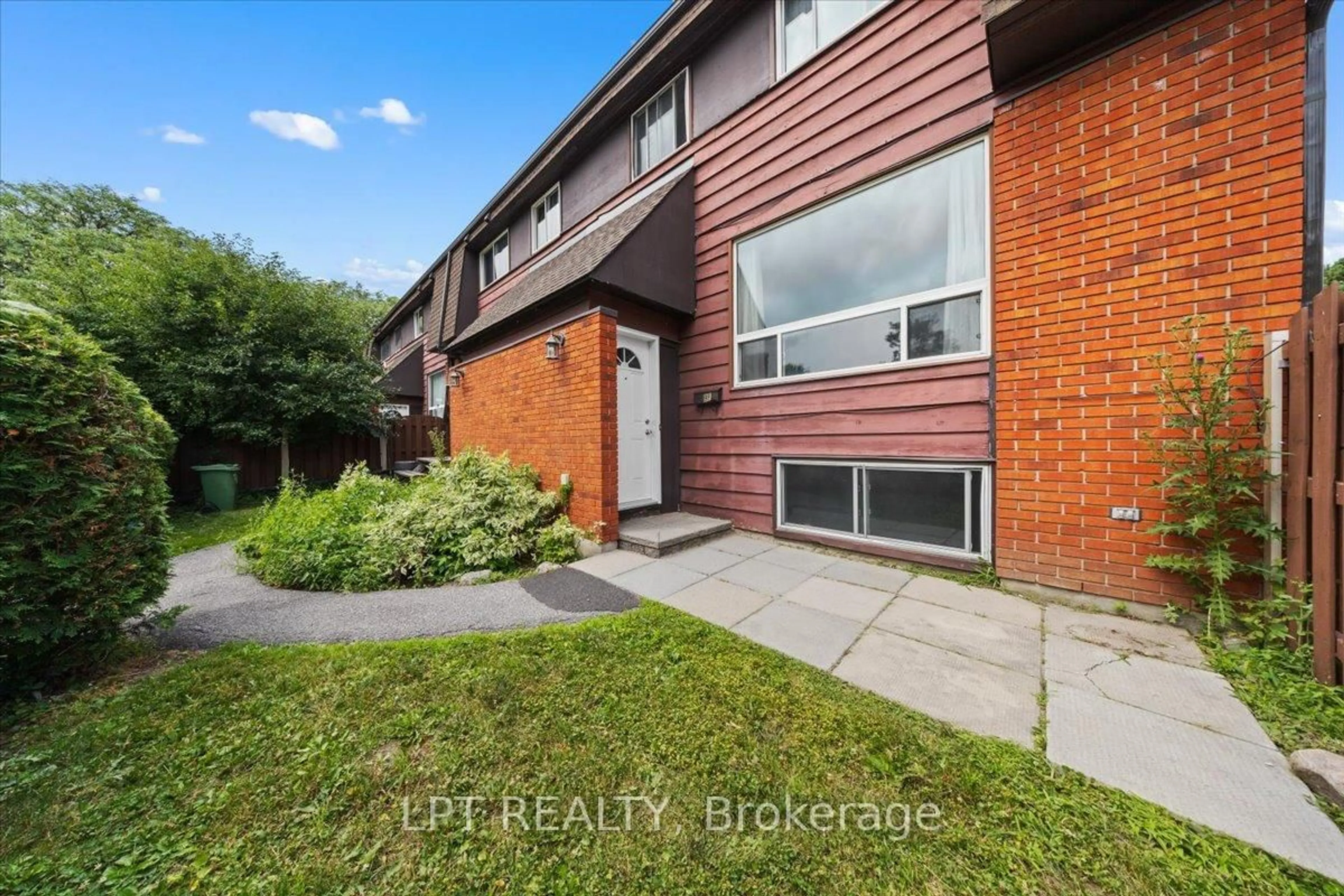 Unknown for 9F Banner Rd #F, Ottawa Ontario K2H 8T3