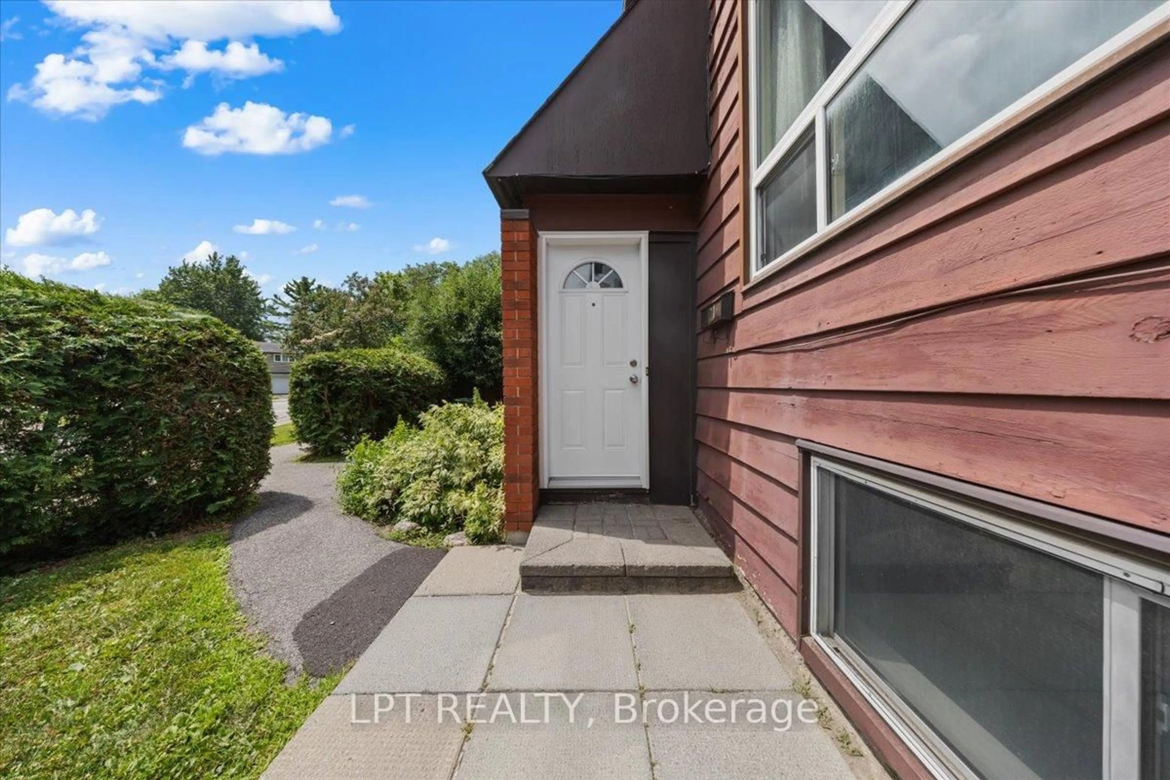Unknown for 9F Banner Rd #F, Ottawa Ontario K2H 8T3