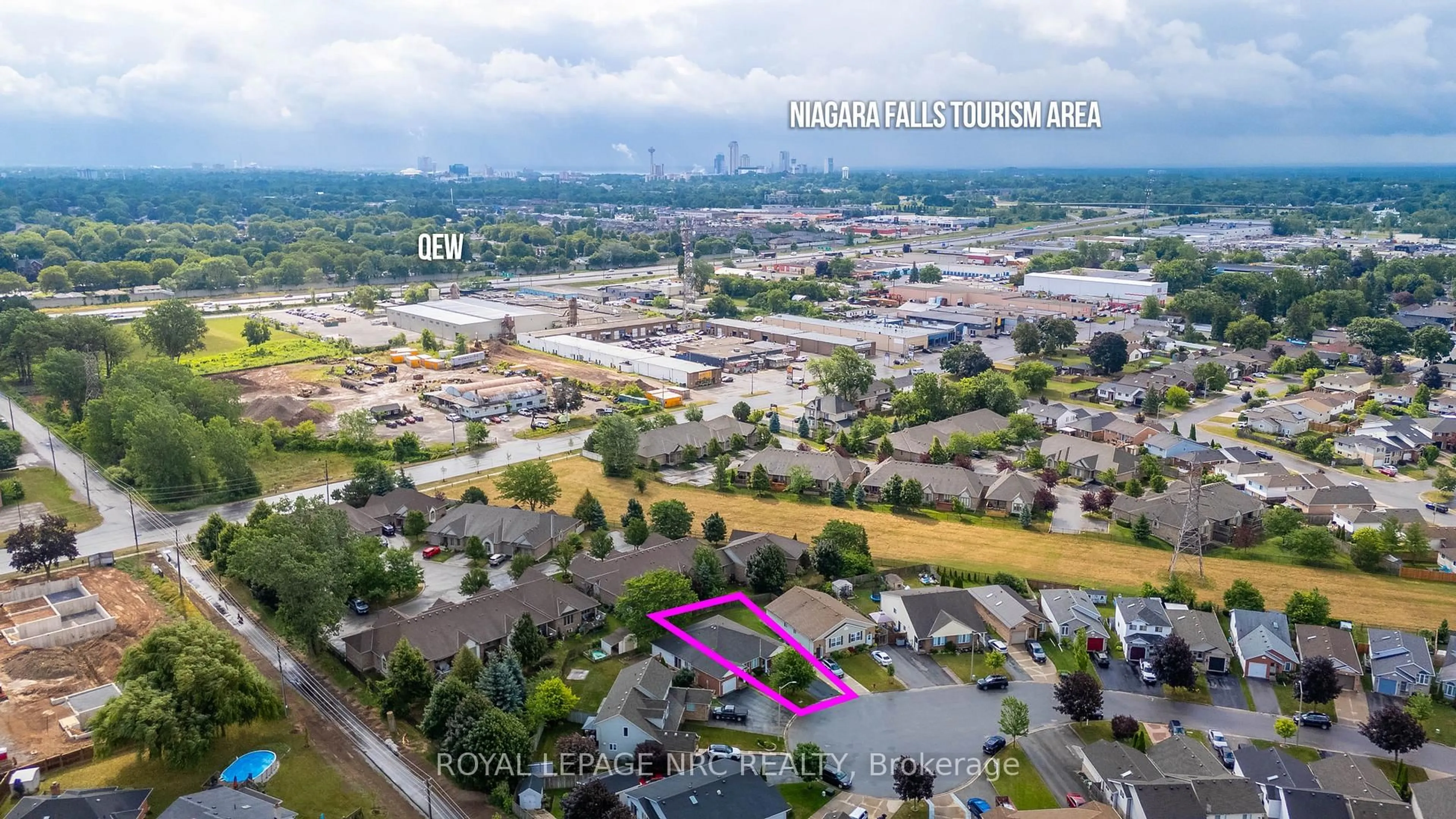 A pic from outside/outdoor area/front of a property/back of a property/a pic from drone, water/lake/river/ocean view for 7696 Cortina Cres, Niagara Falls Ontario L2H 3V4
