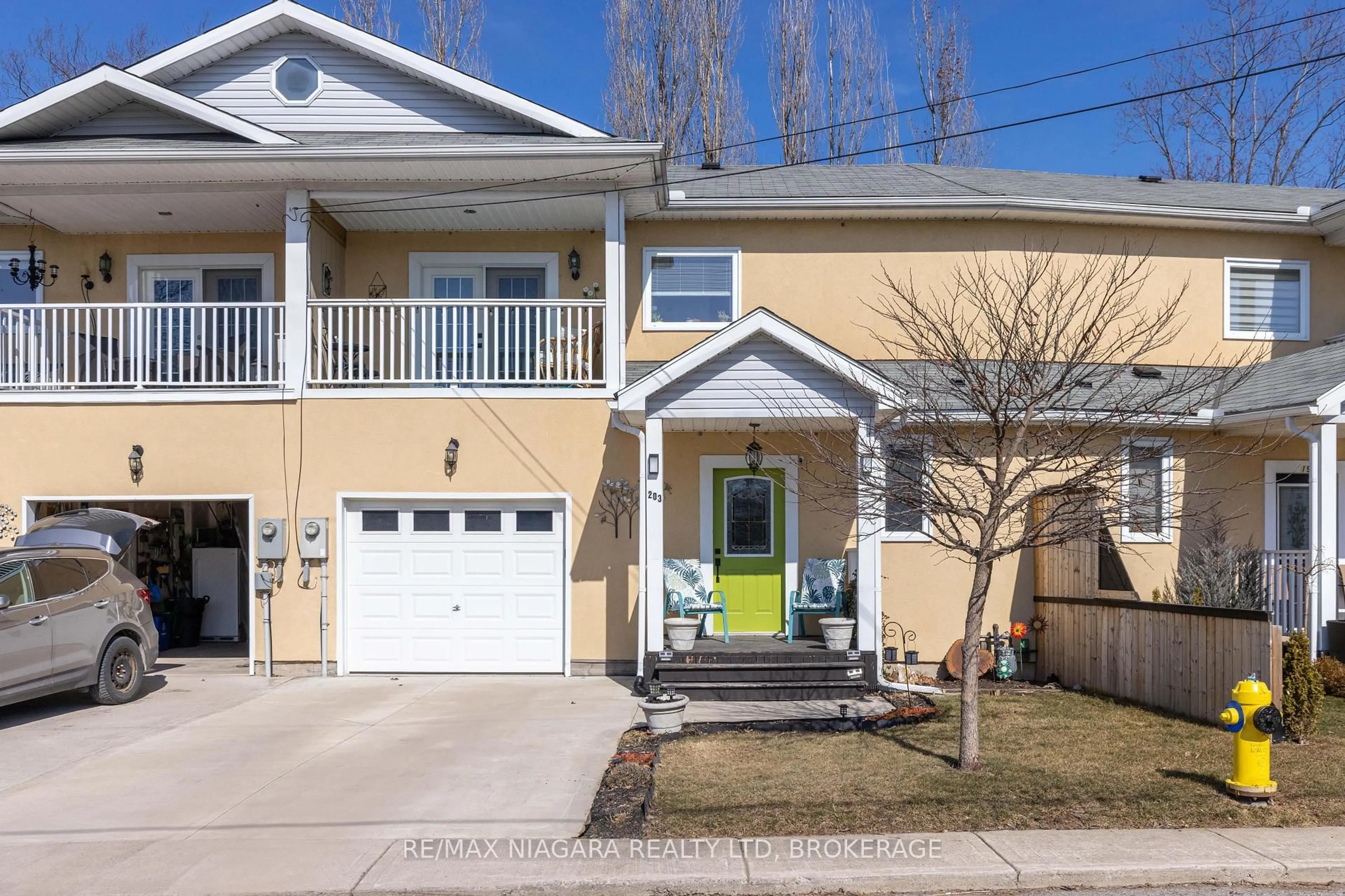 Home with vinyl exterior material, street for 203 Cambridge Rd, Fort Erie Ontario L0S 1B0
