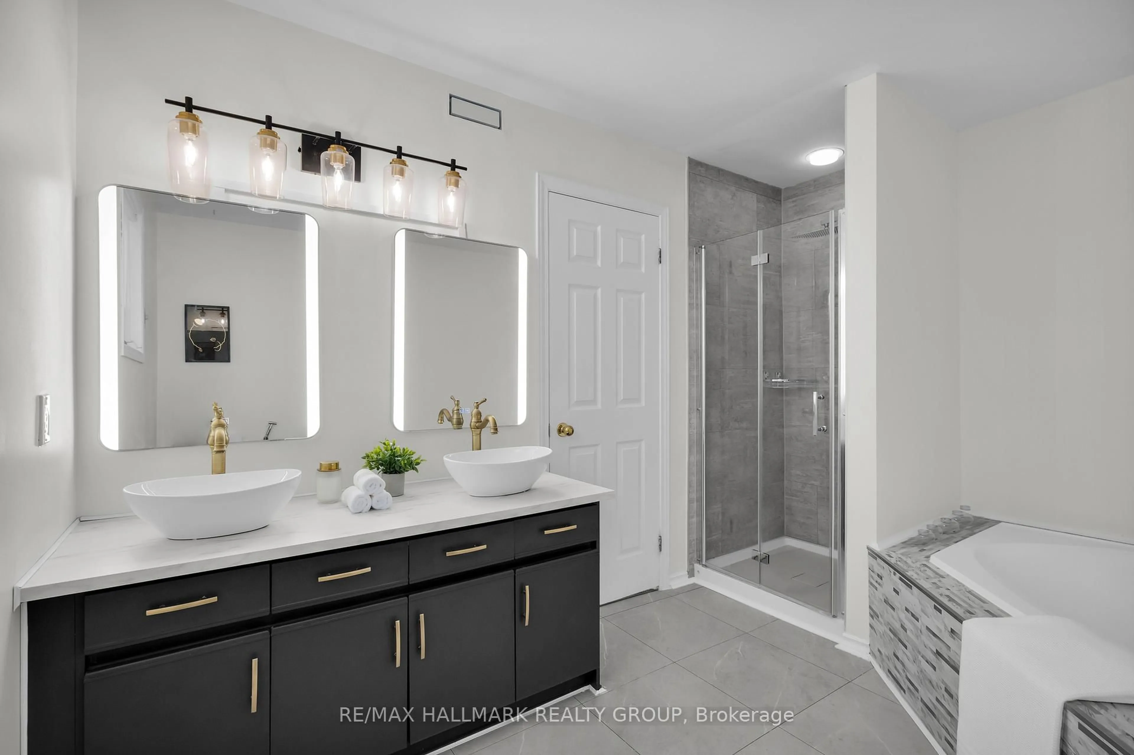 Contemporary bathroom, ceramic/tile floor for 16 ALLENBY Rd, Kanata Ontario K2K 2H2