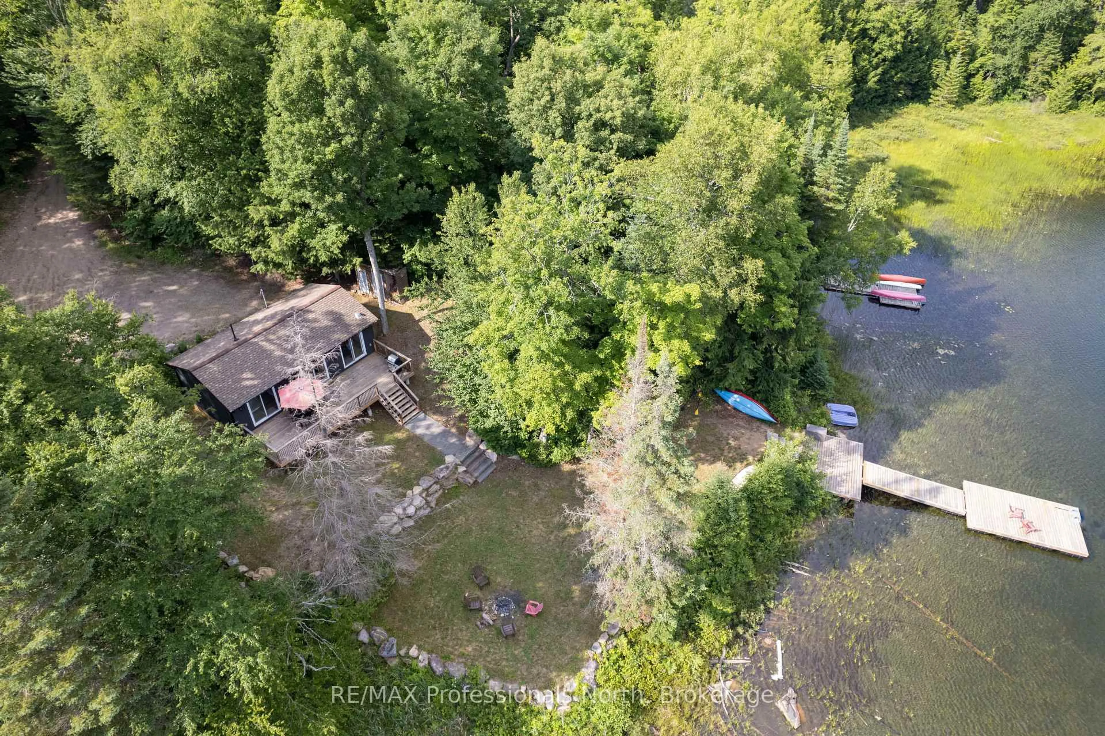 A pic from outside/outdoor area/front of a property/back of a property/a pic from drone, water/lake/river/ocean view for 1051 Hawthorne Dr, Dysart et al Ontario K0L 1M1