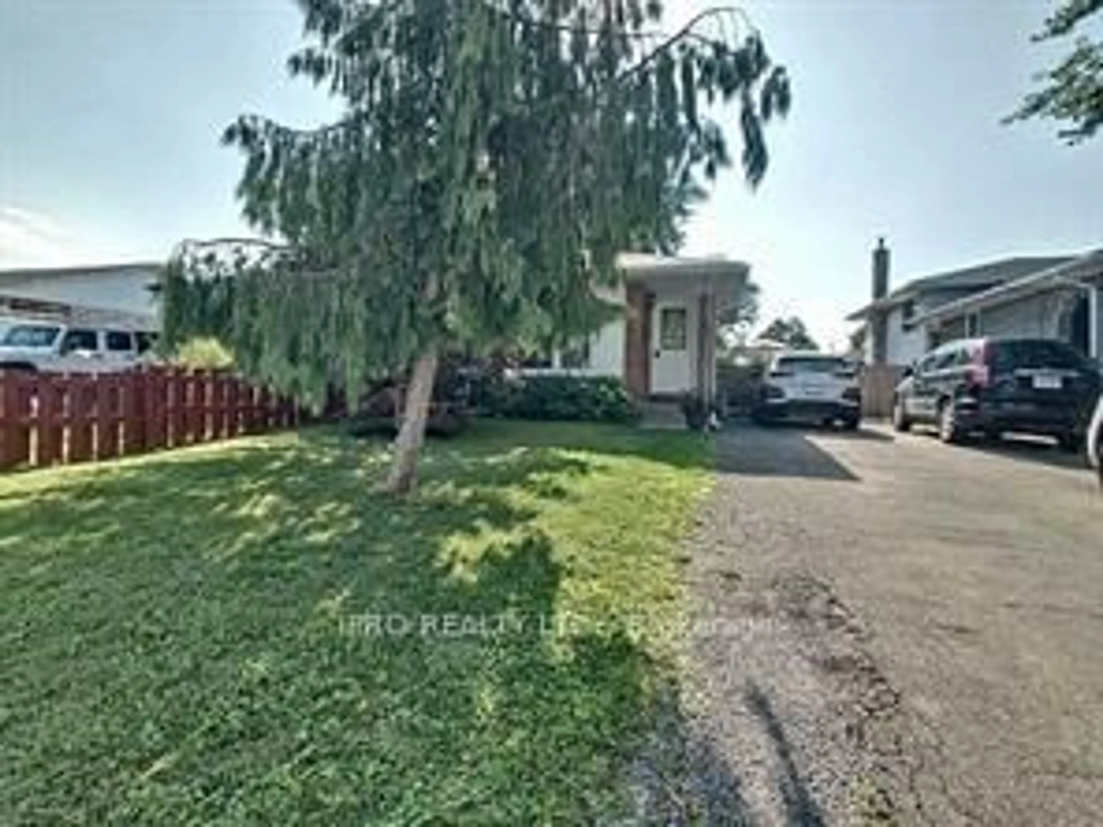 A pic from outside/outdoor area/front of a property/back of a property/a pic from drone, street for 14 Canterbury Dr, St. Catharines Ontario L2P 3M7