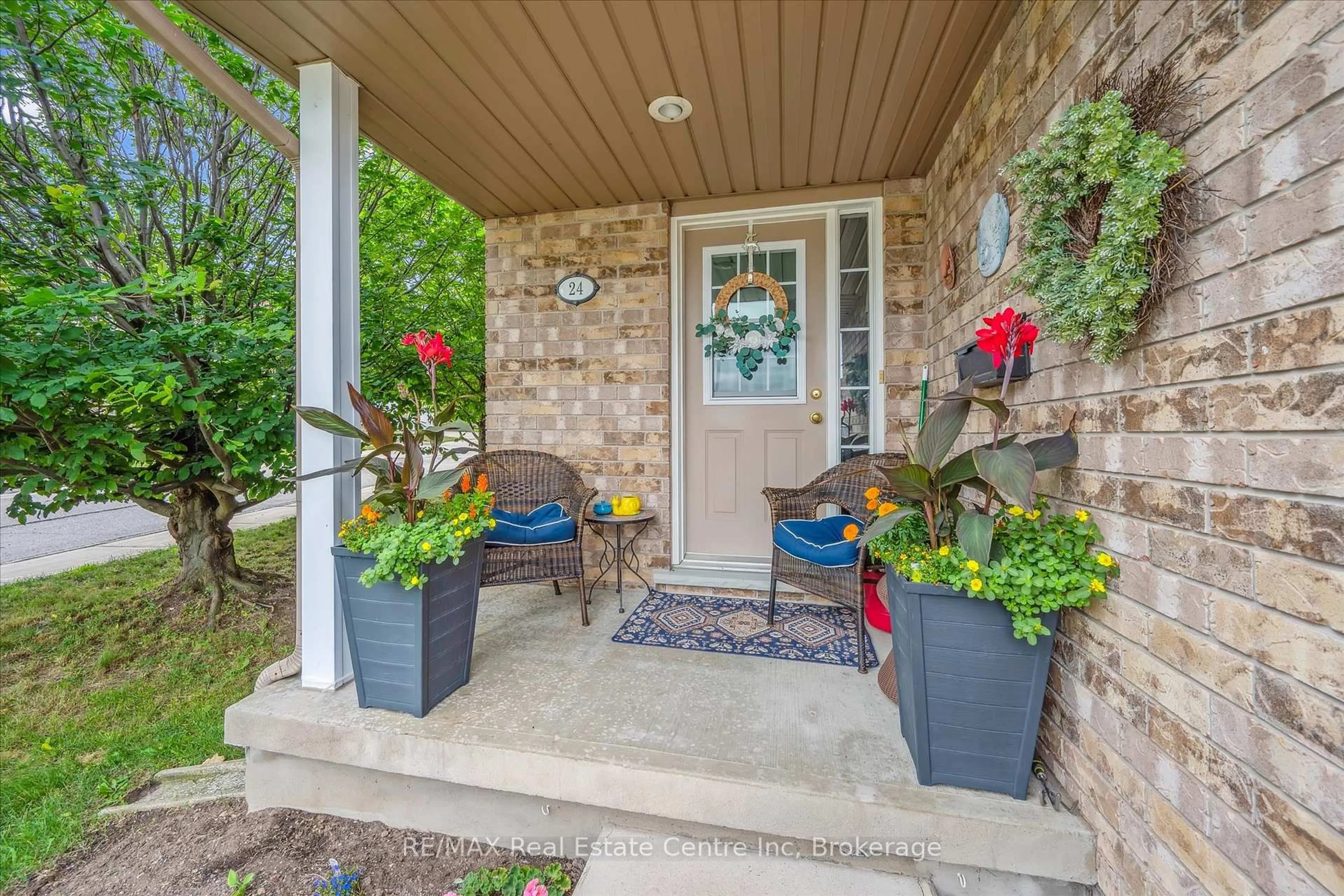 Indoor entryway for 31 Schroder Cres #24, Guelph Ontario N1E 7M6