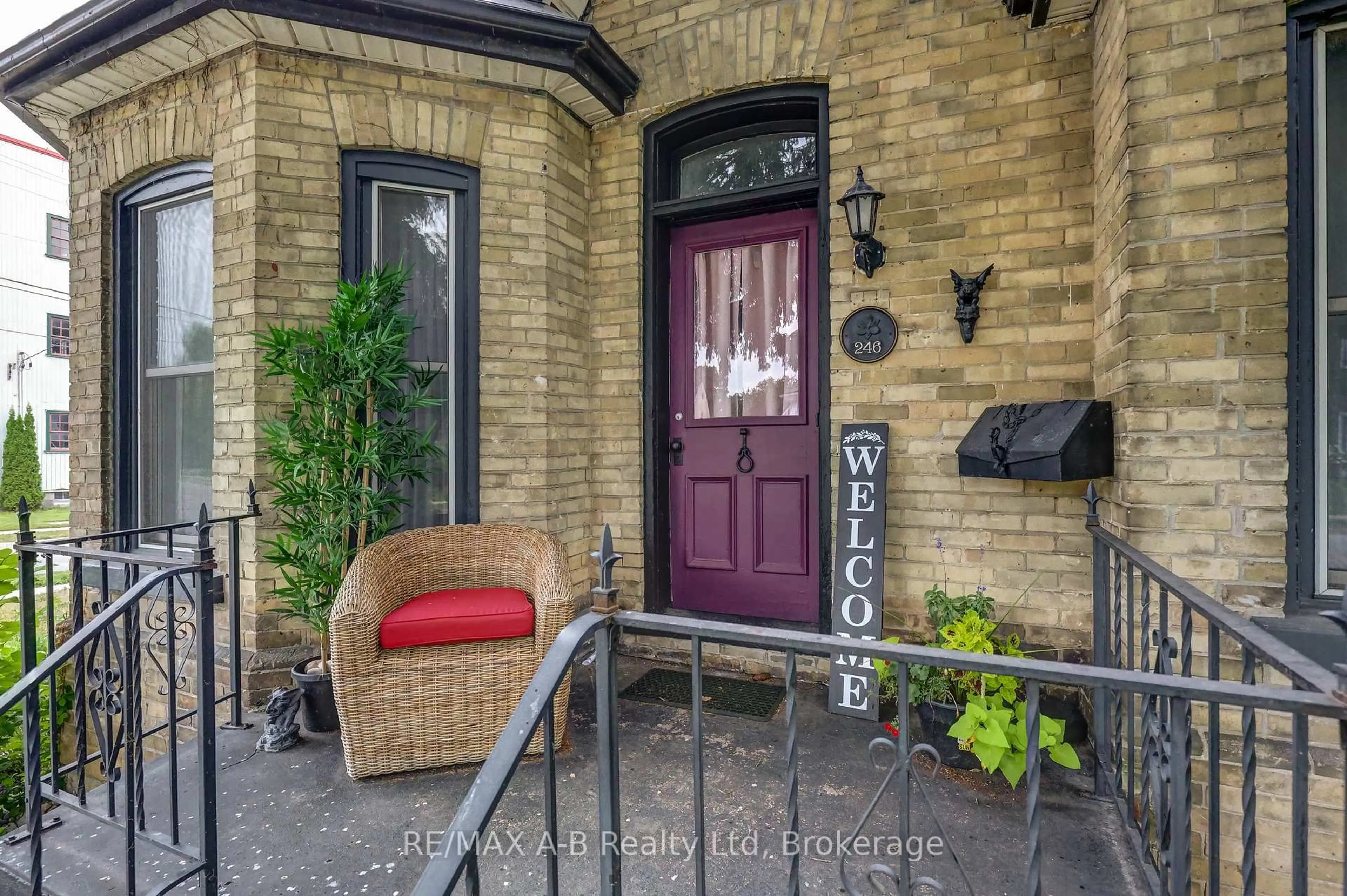 Indoor entryway for 246 Wellington St, Stratford Ontario N5A 2L6
