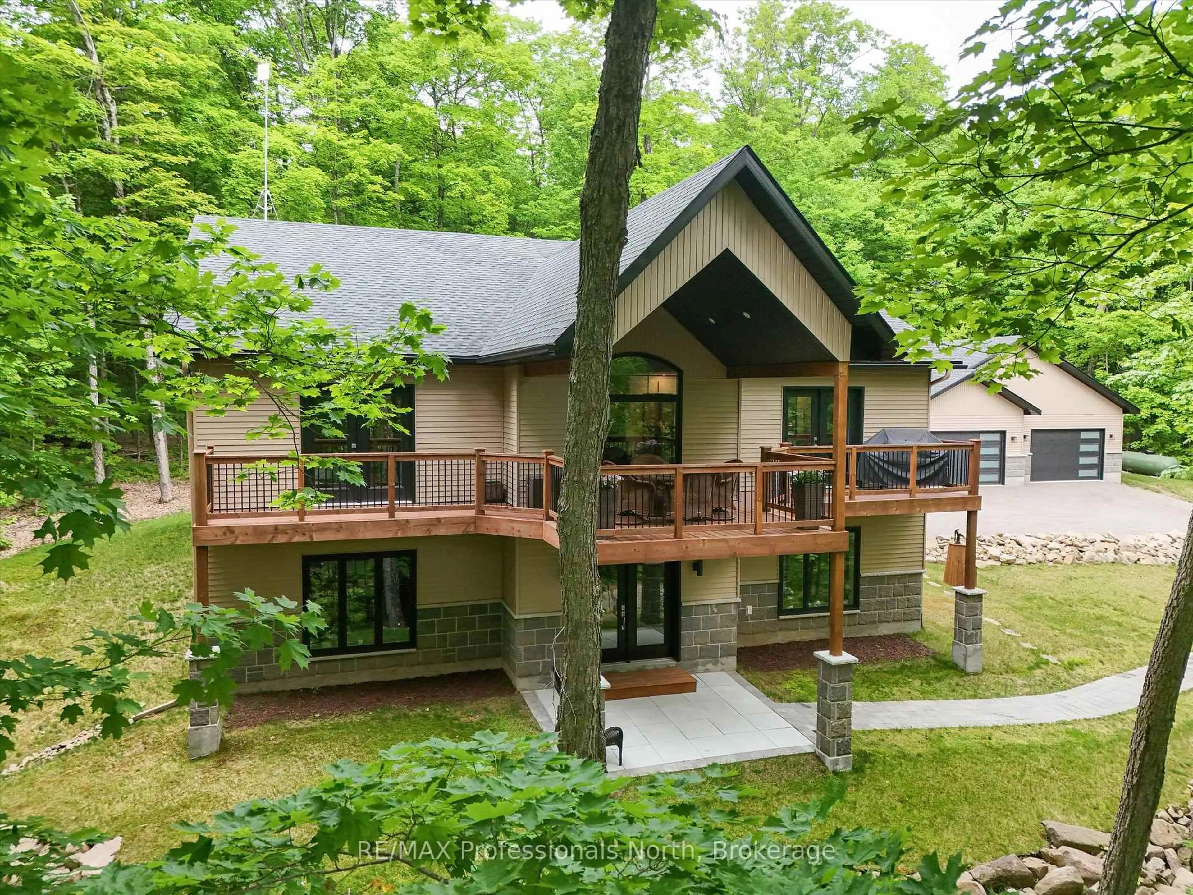 A pic from outside/outdoor area/front of a property/back of a property/a pic from drone, forest/trees view for 1333 Walker Lake Dr, Lake of Bays Ontario P1H 2J6