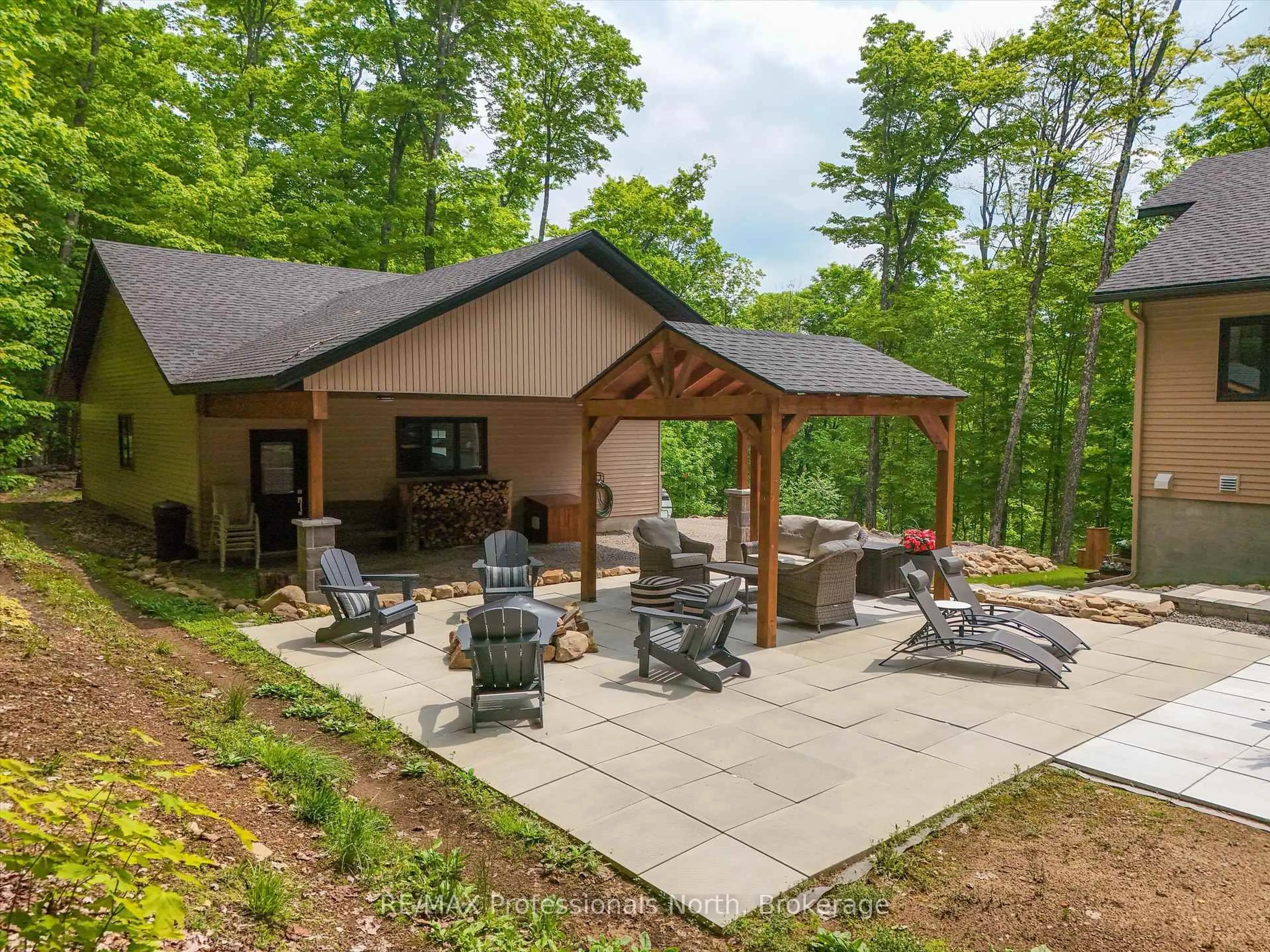 Patio, unknown for 1333 Walker Lake Dr, Lake of Bays Ontario P1H 2J6
