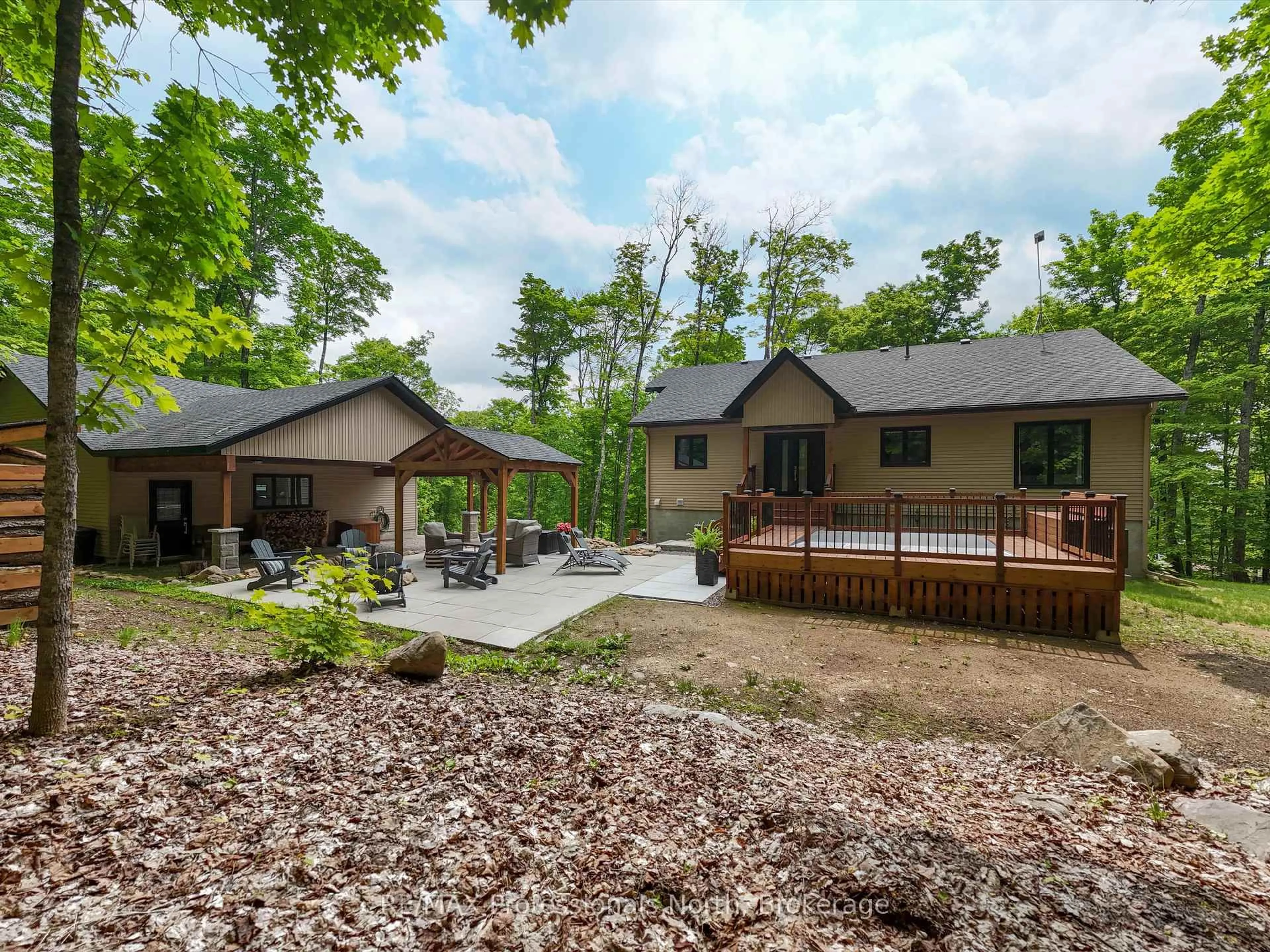 A pic from outside/outdoor area/front of a property/back of a property/a pic from drone, forest/trees view for 1333 Walker Lake Dr, Lake of Bays Ontario P1H 2J6