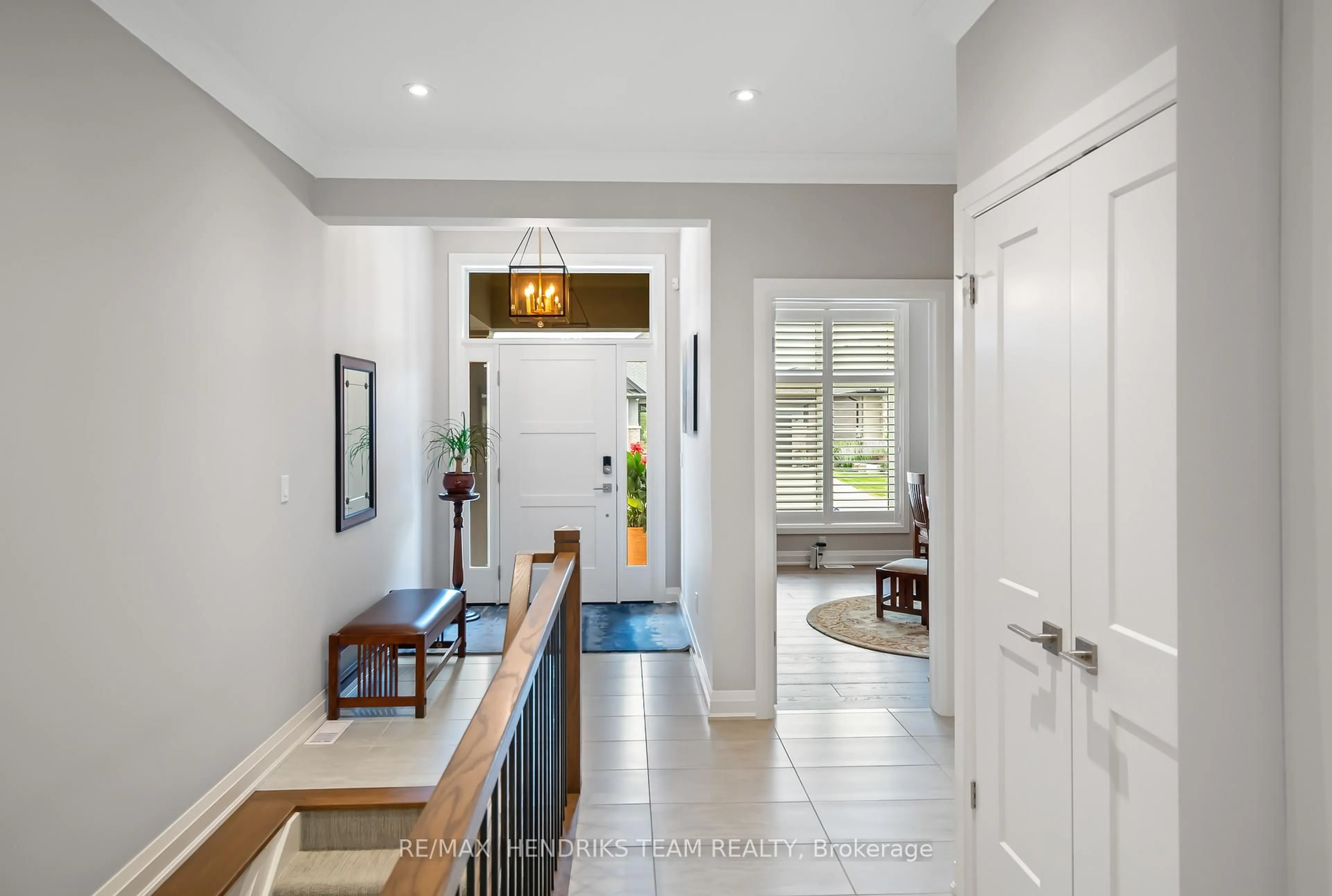 Indoor entryway for 12 Carrick Tr, Welland Ontario L3B 0E7