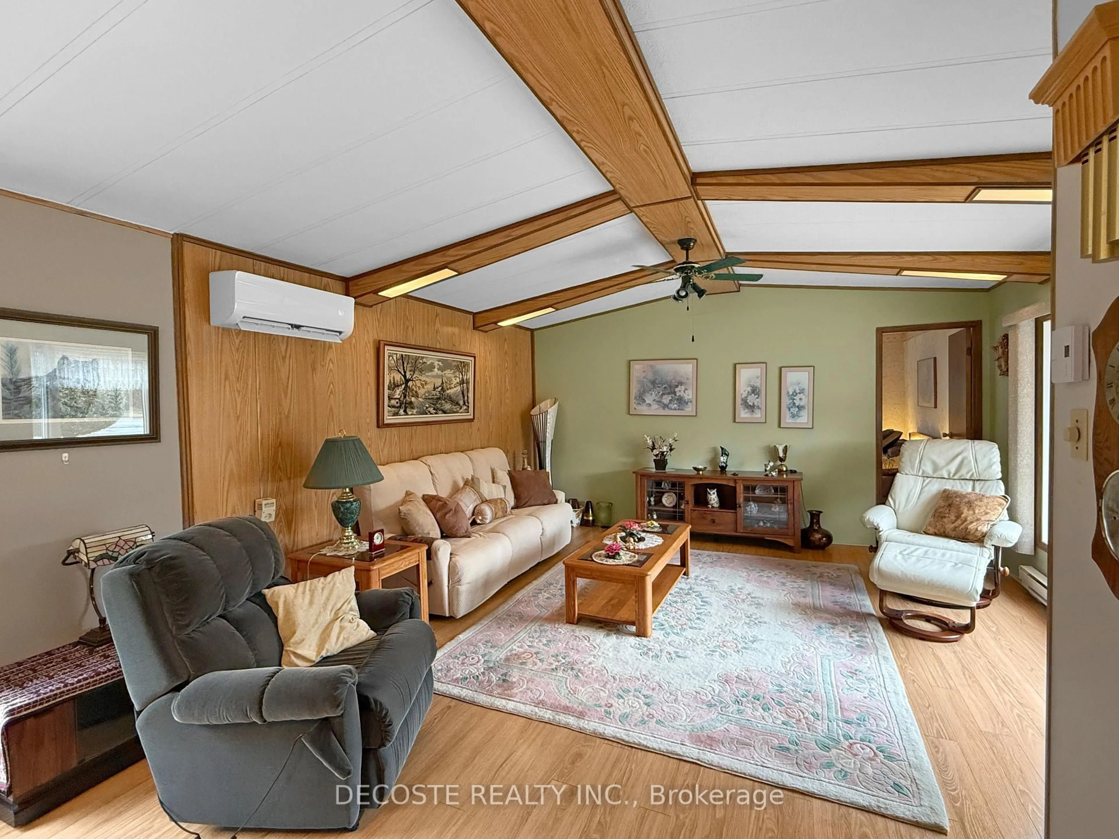 Living room with furniture, unknown for 3872 Bobby St, North Glengarry Ontario K0C 1A0