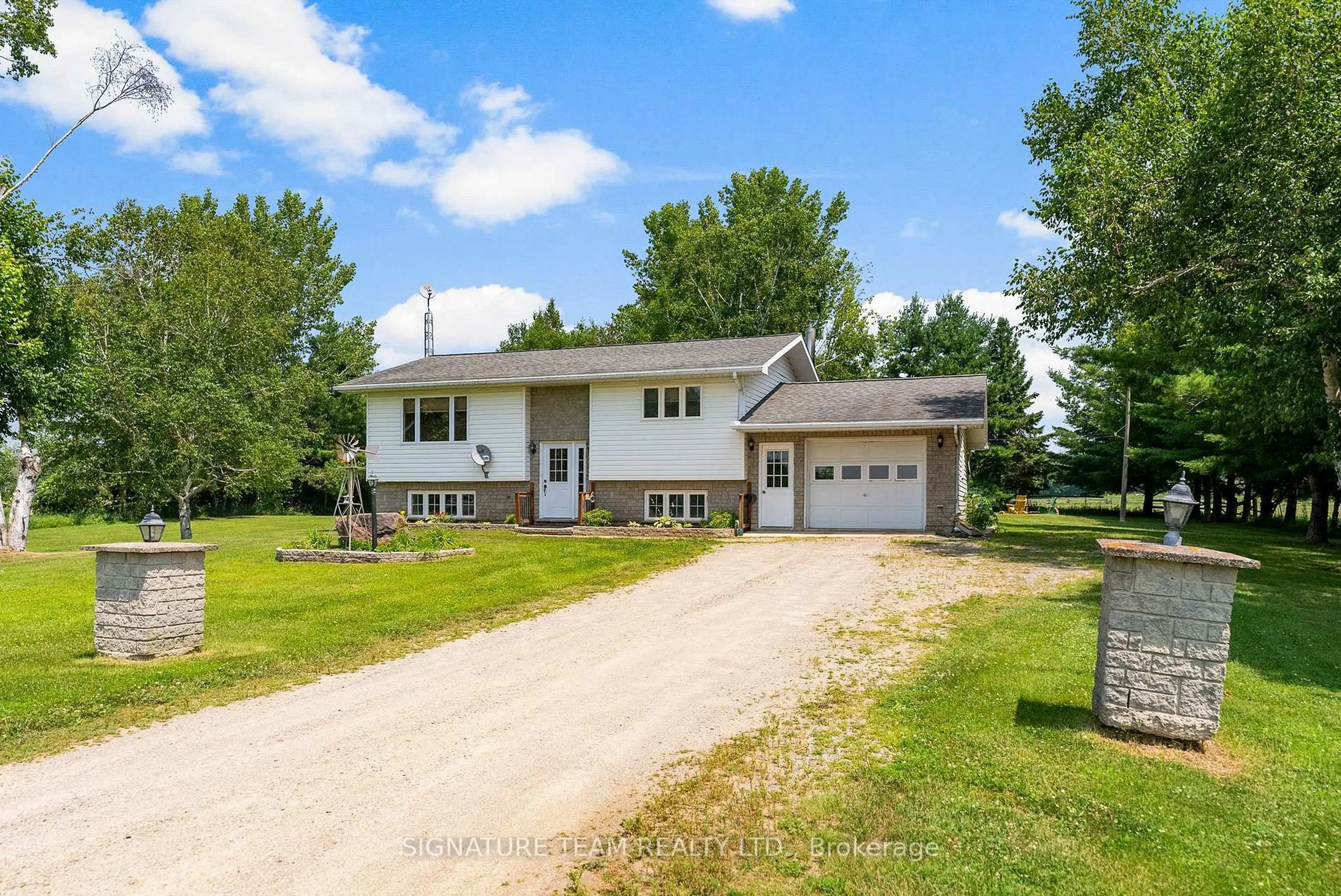 A pic from outside/outdoor area/front of a property/back of a property/a pic from drone, street for 160 Cedar Haven Rd, Cobden Ontario K0J 1K0