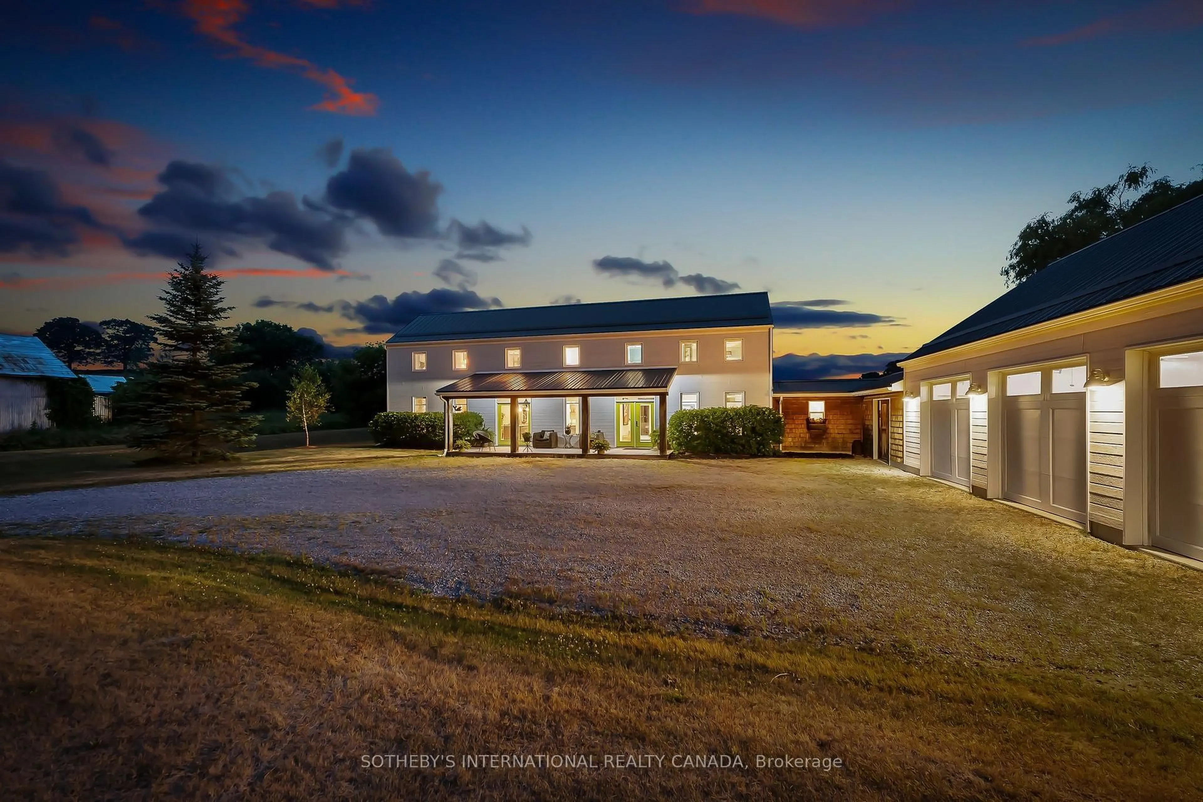 A pic from outside/outdoor area/front of a property/back of a property/a pic from drone, building for 8508 Dale Rd, Hamilton Township Ontario K9A 0T4