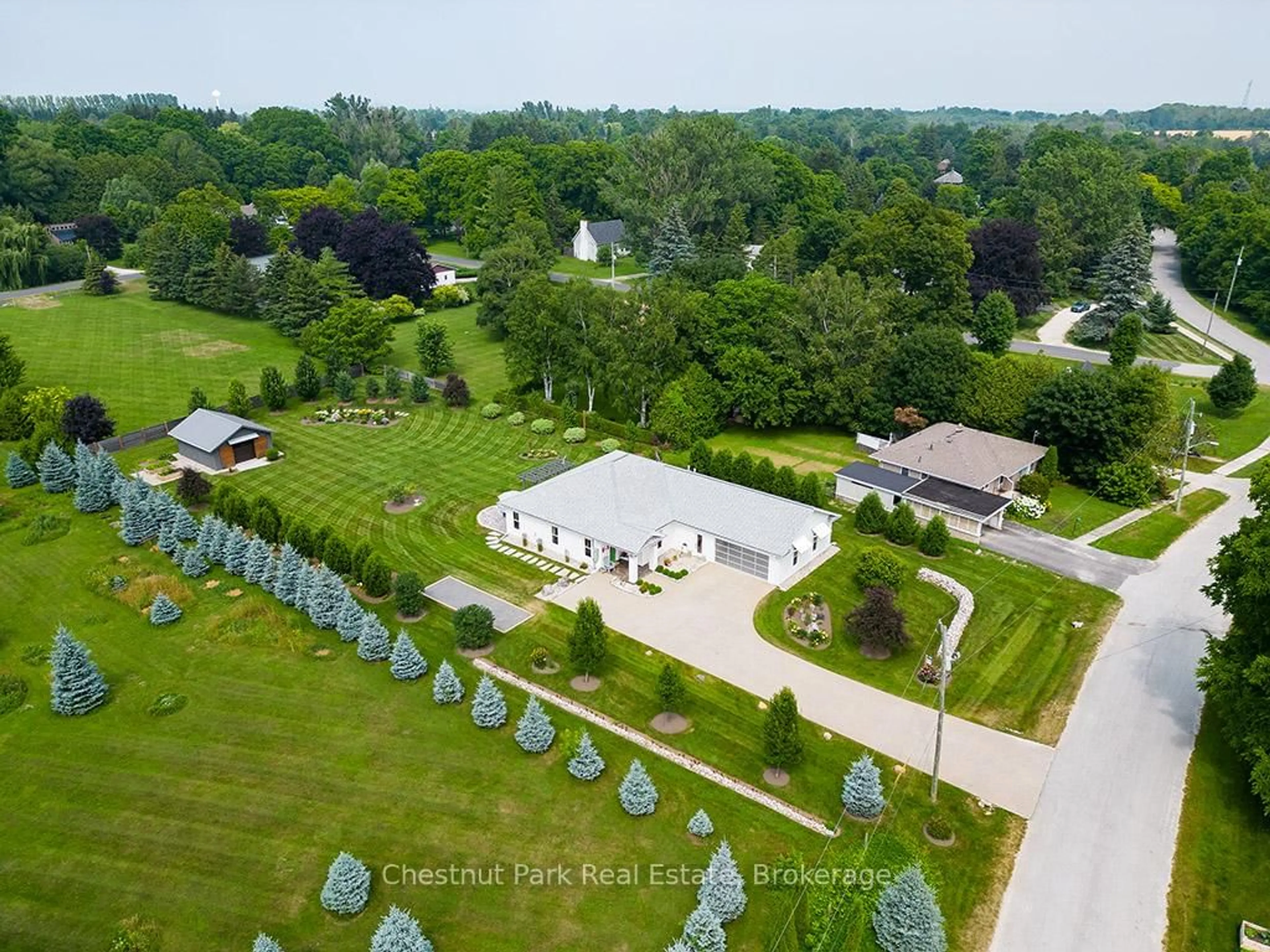 A pic from outside/outdoor area/front of a property/back of a property/a pic from drone, street for 125 Fulton St, Blue Mountains Ontario N0H 1J0