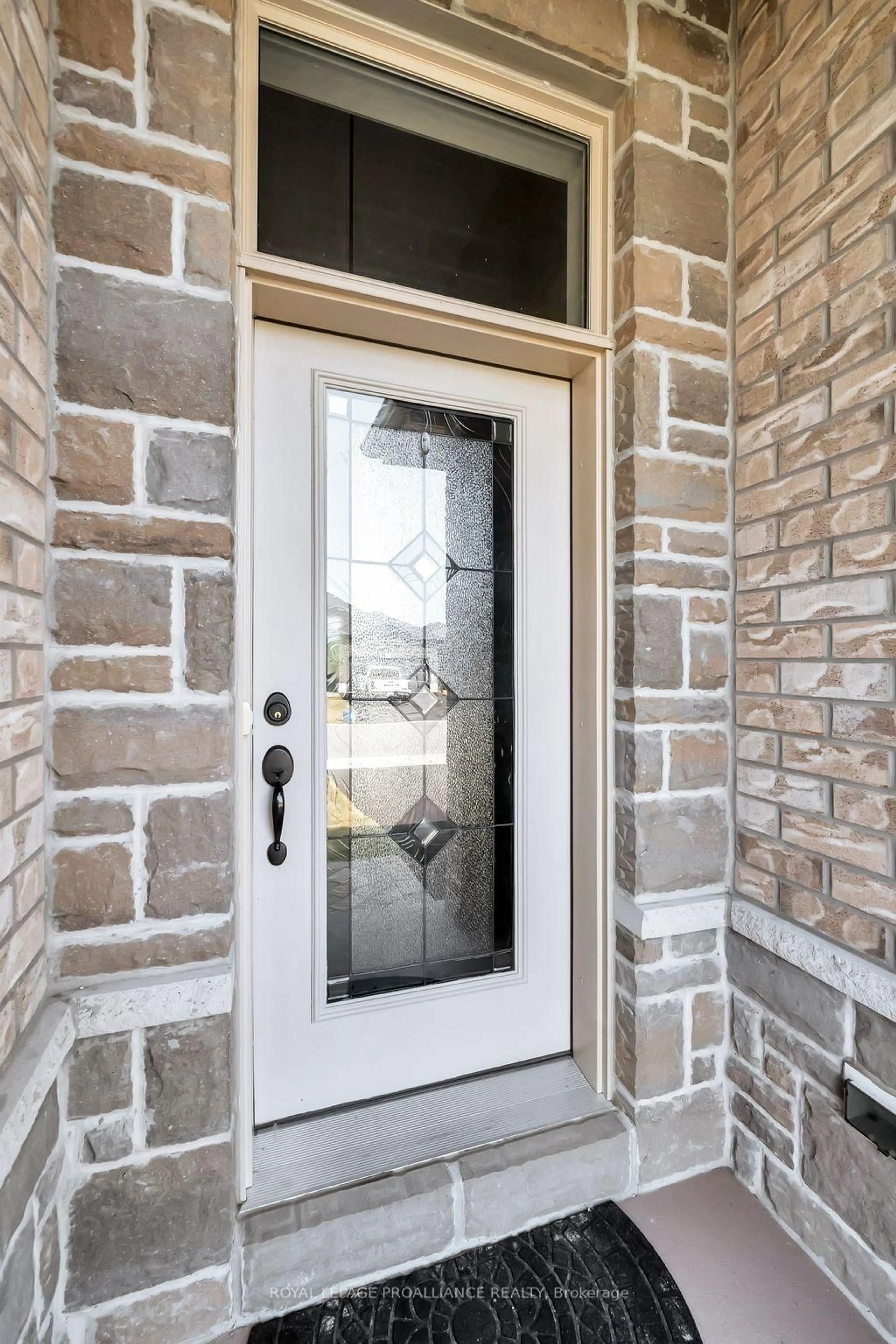 Indoor entryway for 54 Stonecrest Blvd, Quinte West Ontario K8R 0A4