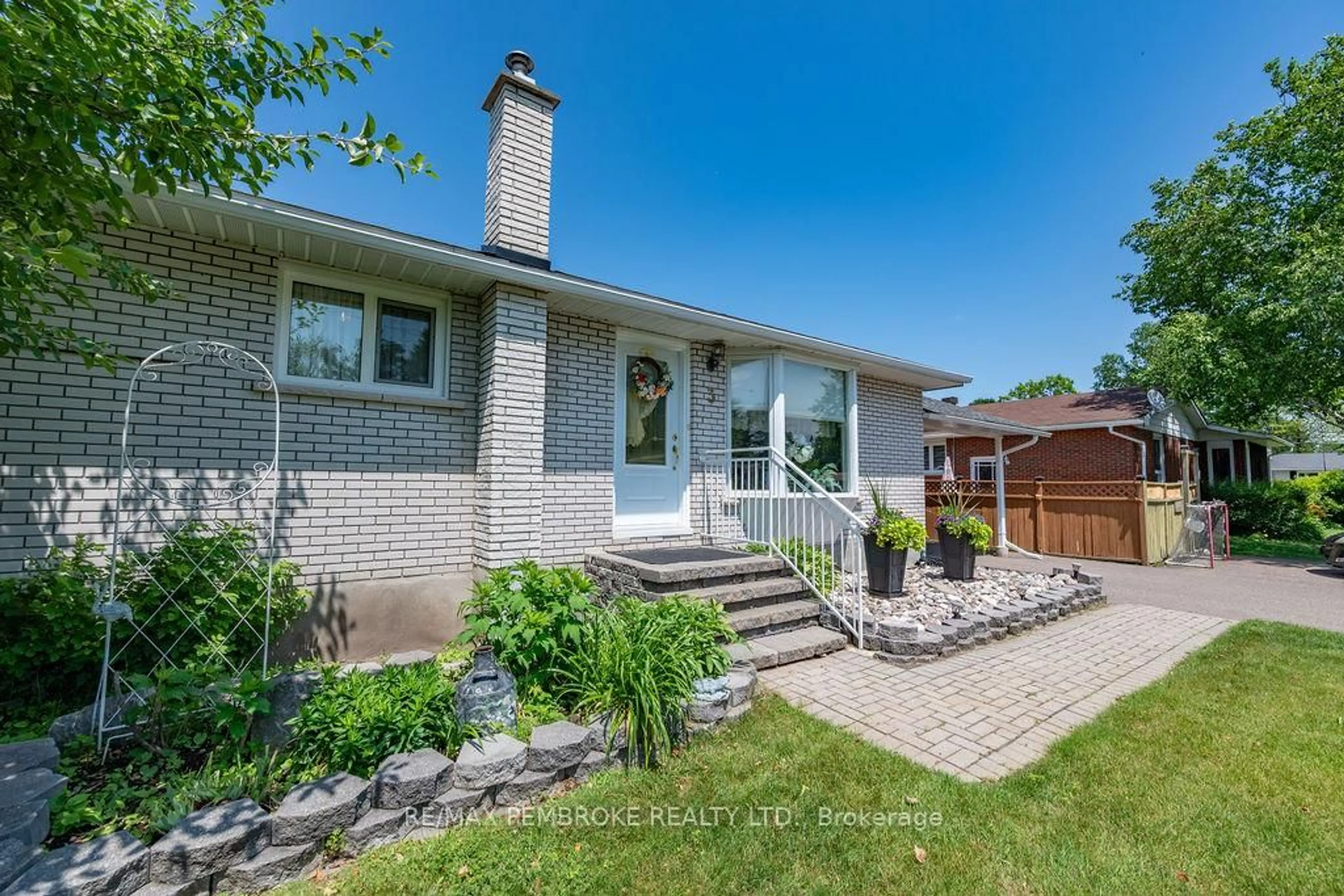 Home with brick exterior material, street for 3 Lisa Cres, Petawawa Ontario K8H 2Z8