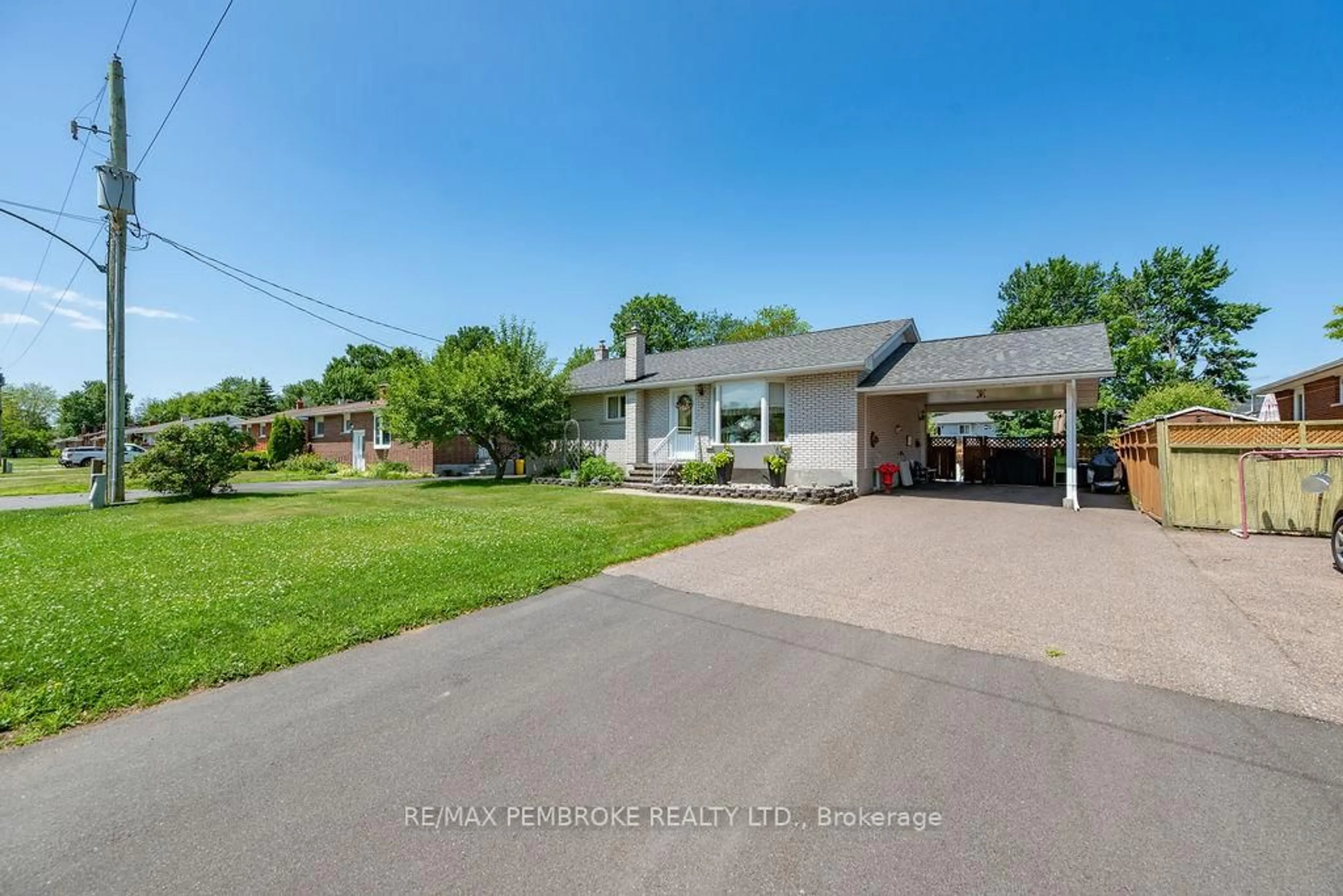 A pic from outside/outdoor area/front of a property/back of a property/a pic from drone, street for 3 Lisa Cres, Petawawa Ontario K8H 2Z8