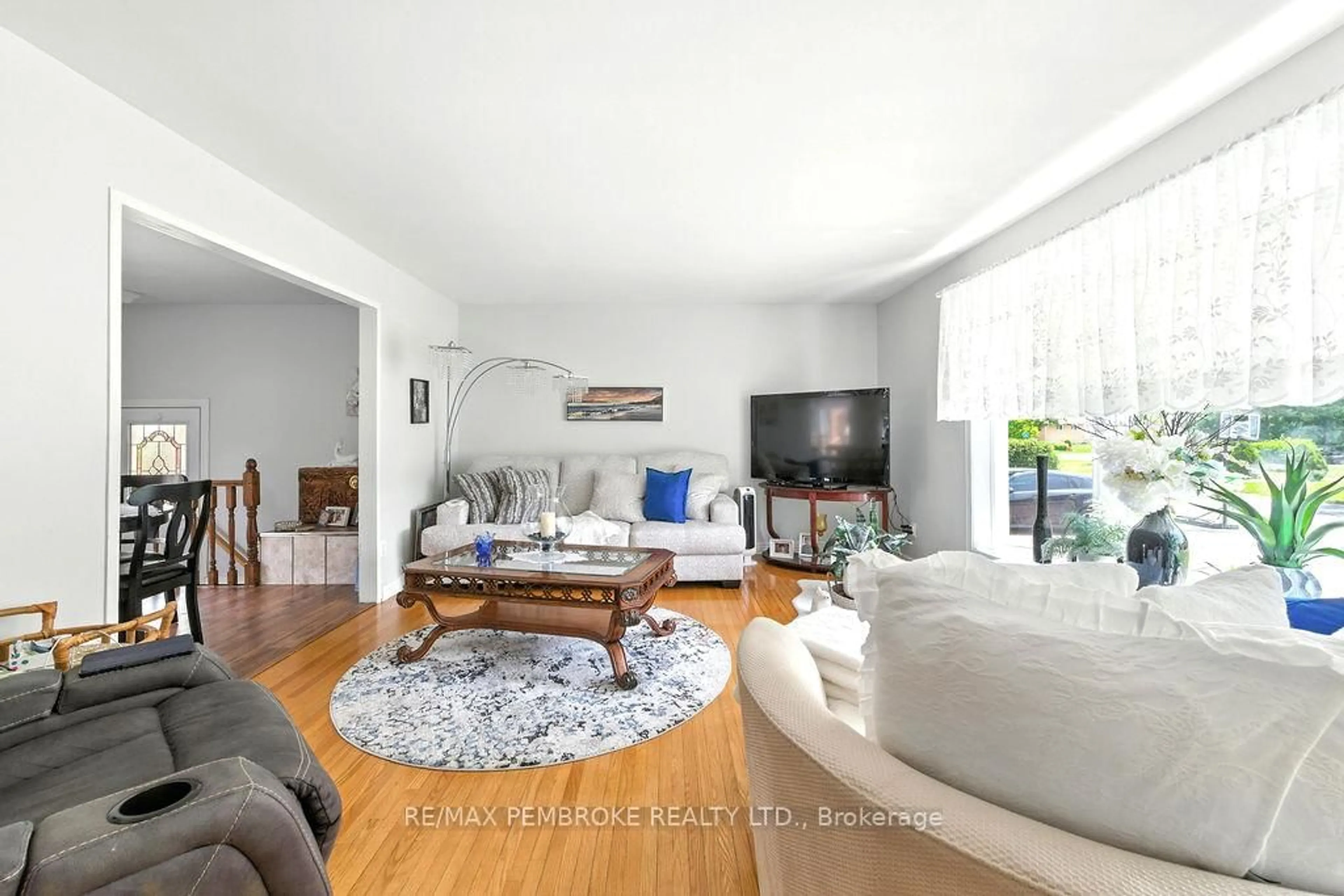 Living room with furniture, unknown for 3 Lisa Cres, Petawawa Ontario K8H 2Z8