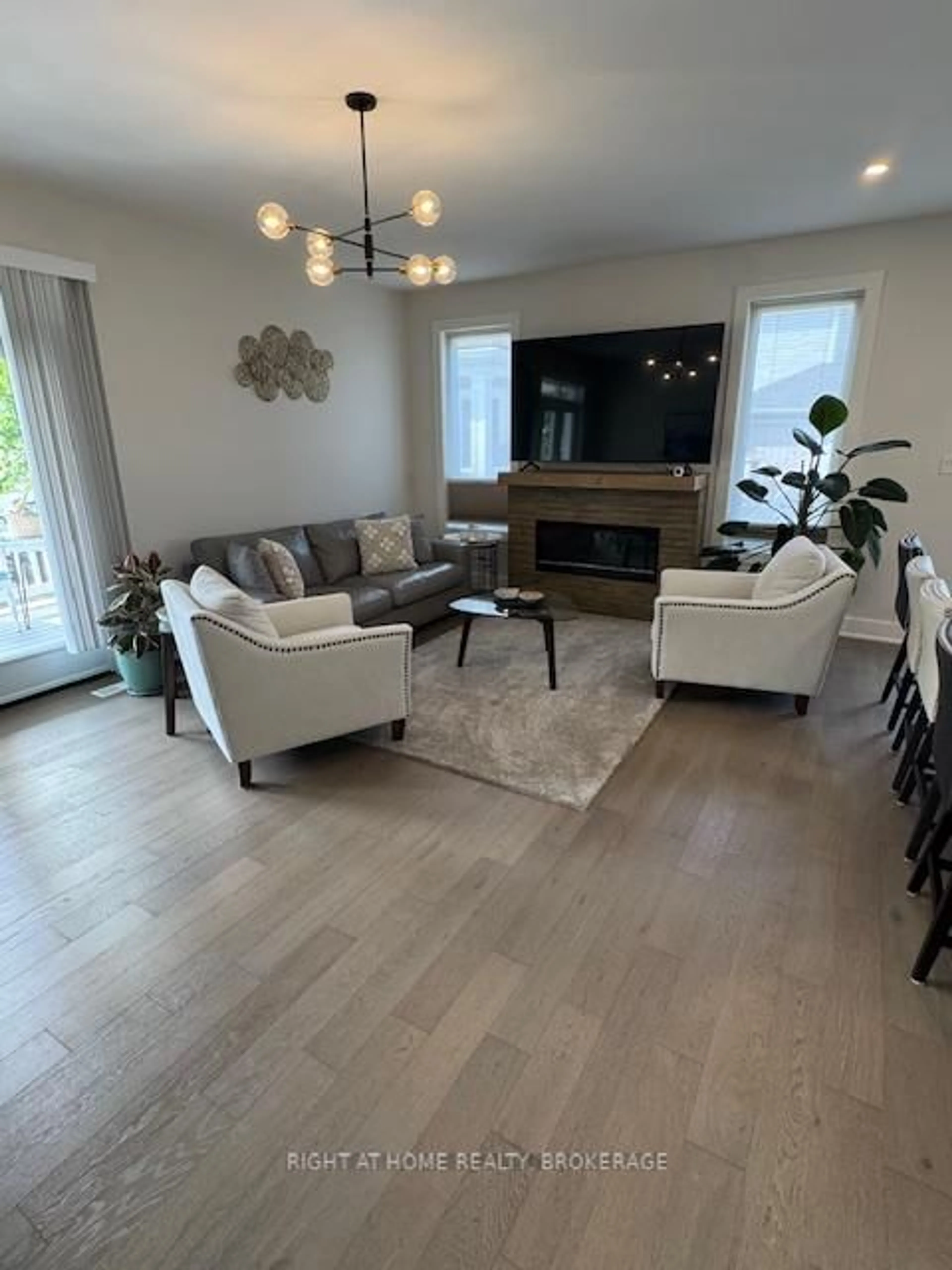 Living room with furniture, wood/laminate floor for 1 Princeton Common, St. Catharines Ontario L2N 2H2