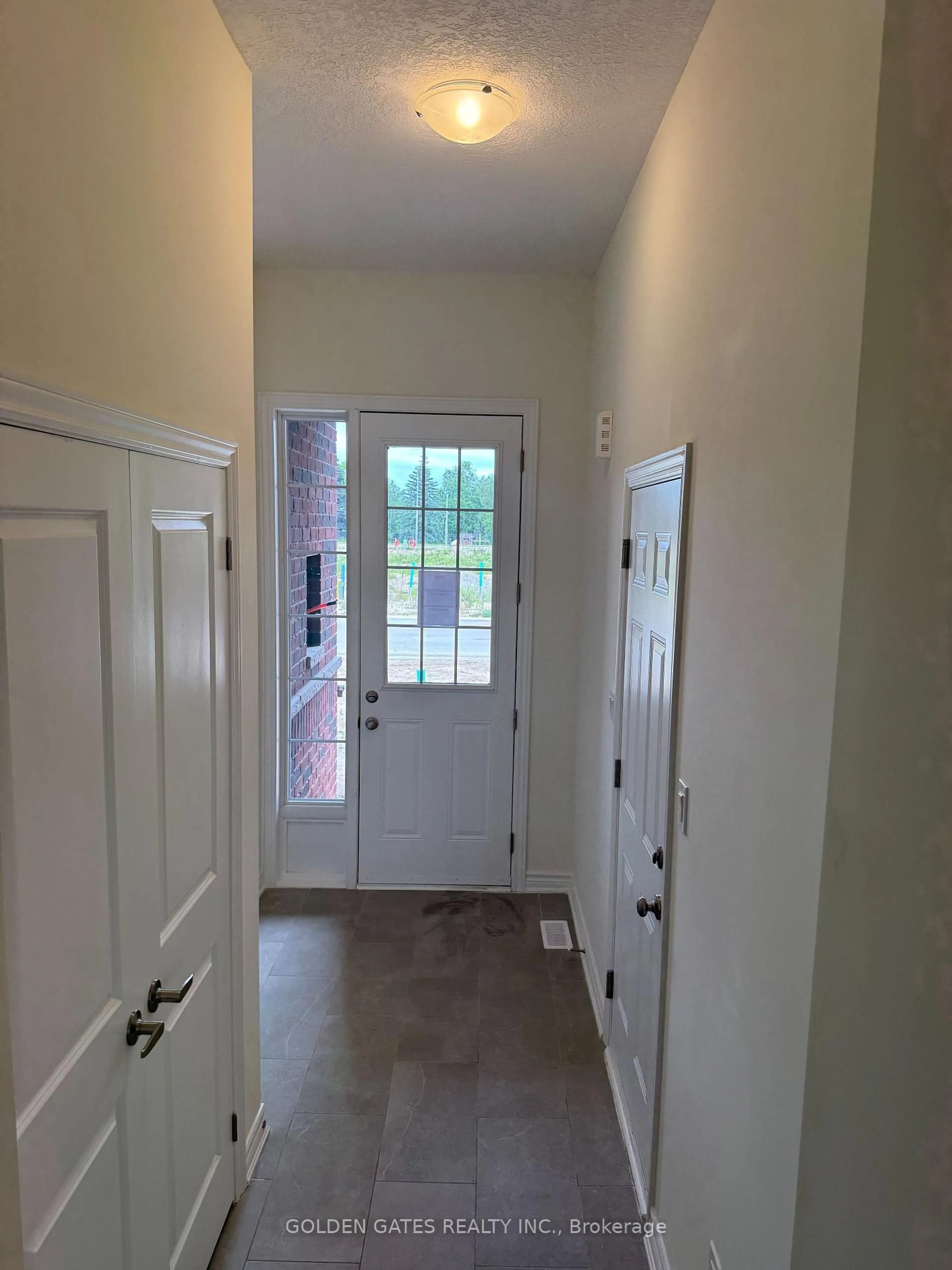 Indoor entryway for 25 Jacko St, Tillsonburg Ontario N4G 0L8
