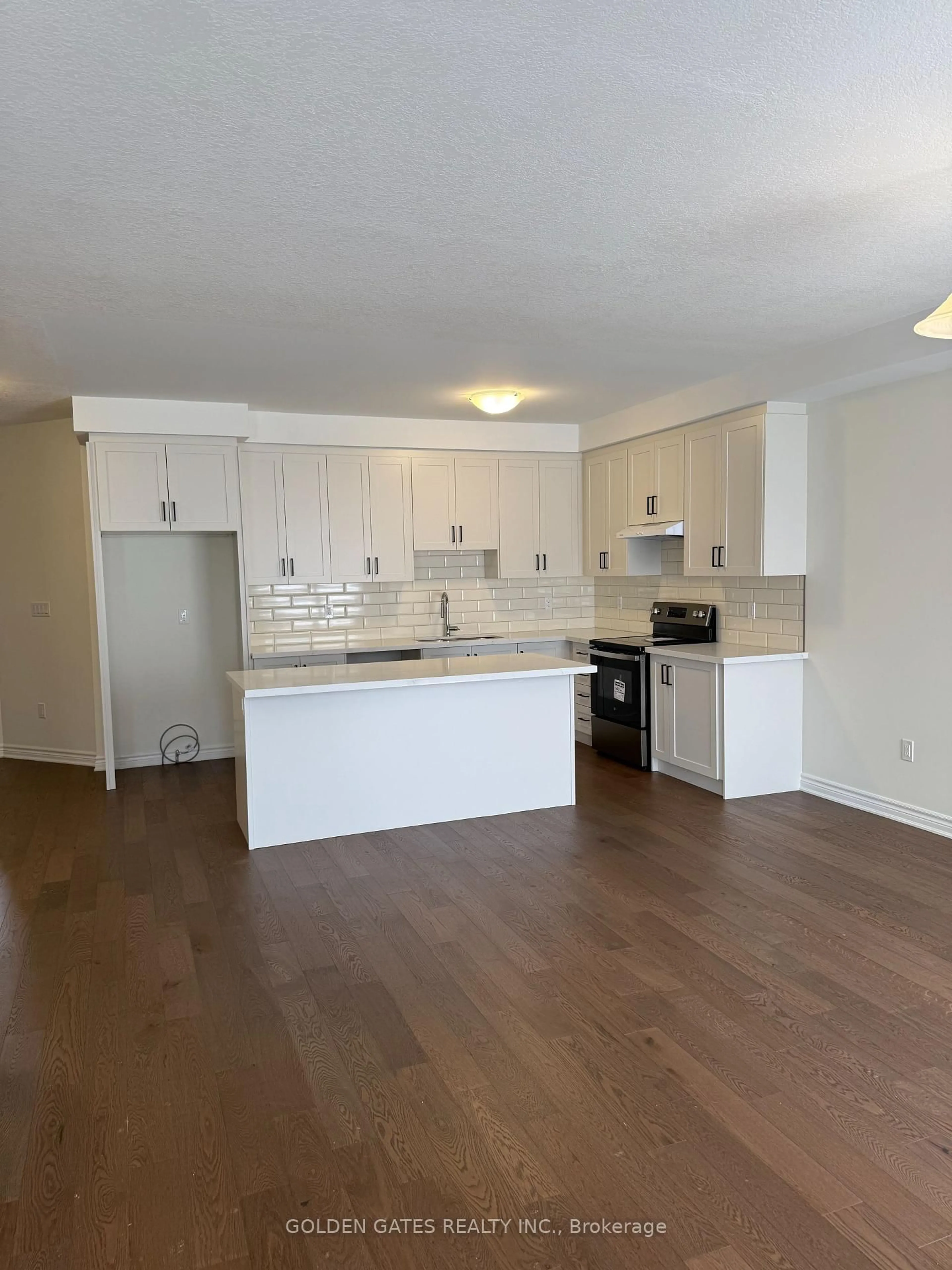 Open concept kitchen, wood/laminate floor for 25 Jacko St, Tillsonburg Ontario N4G 0L8