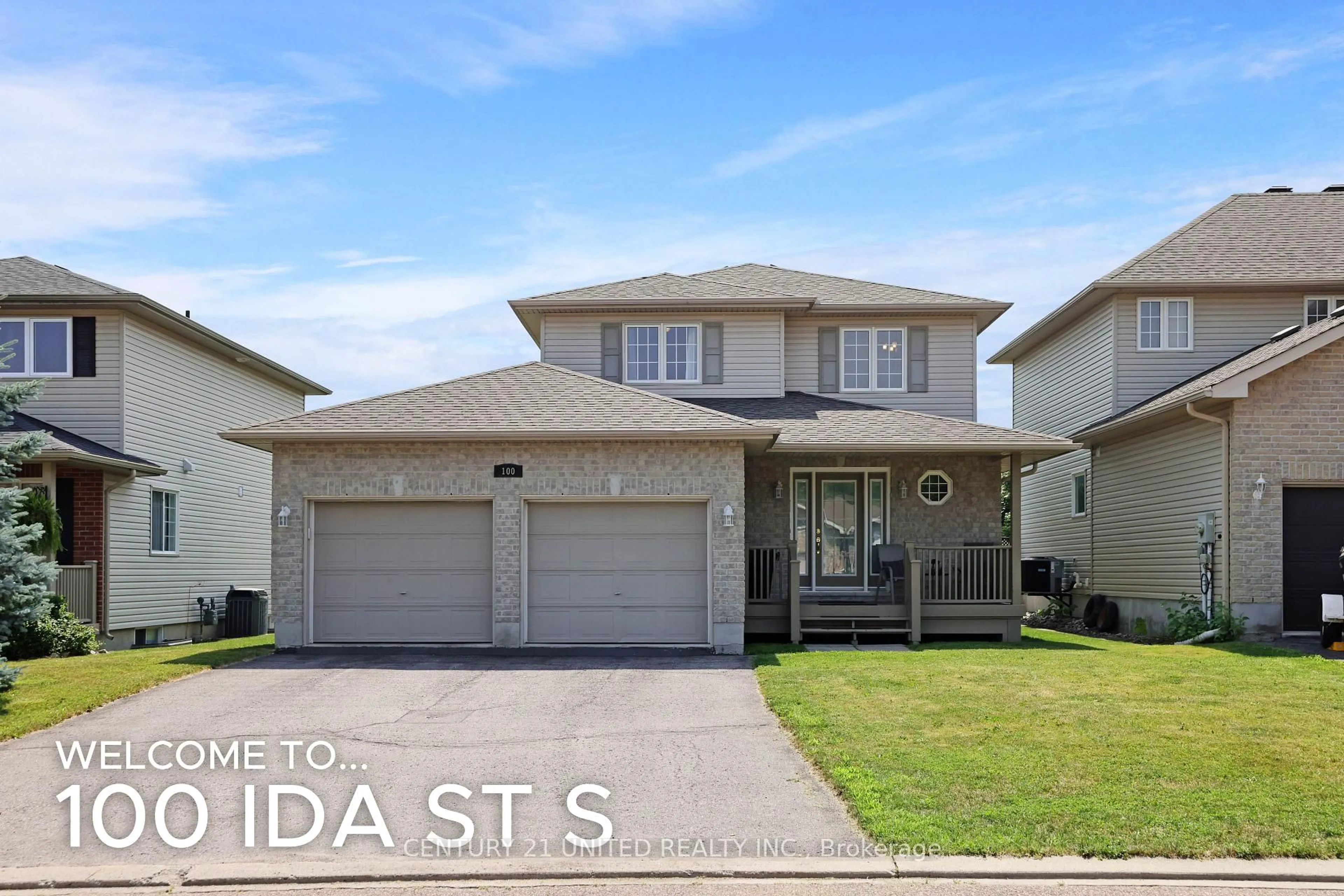 Home with vinyl exterior material, street for 100 Ida St, Arnprior Ontario K7S 3Y4