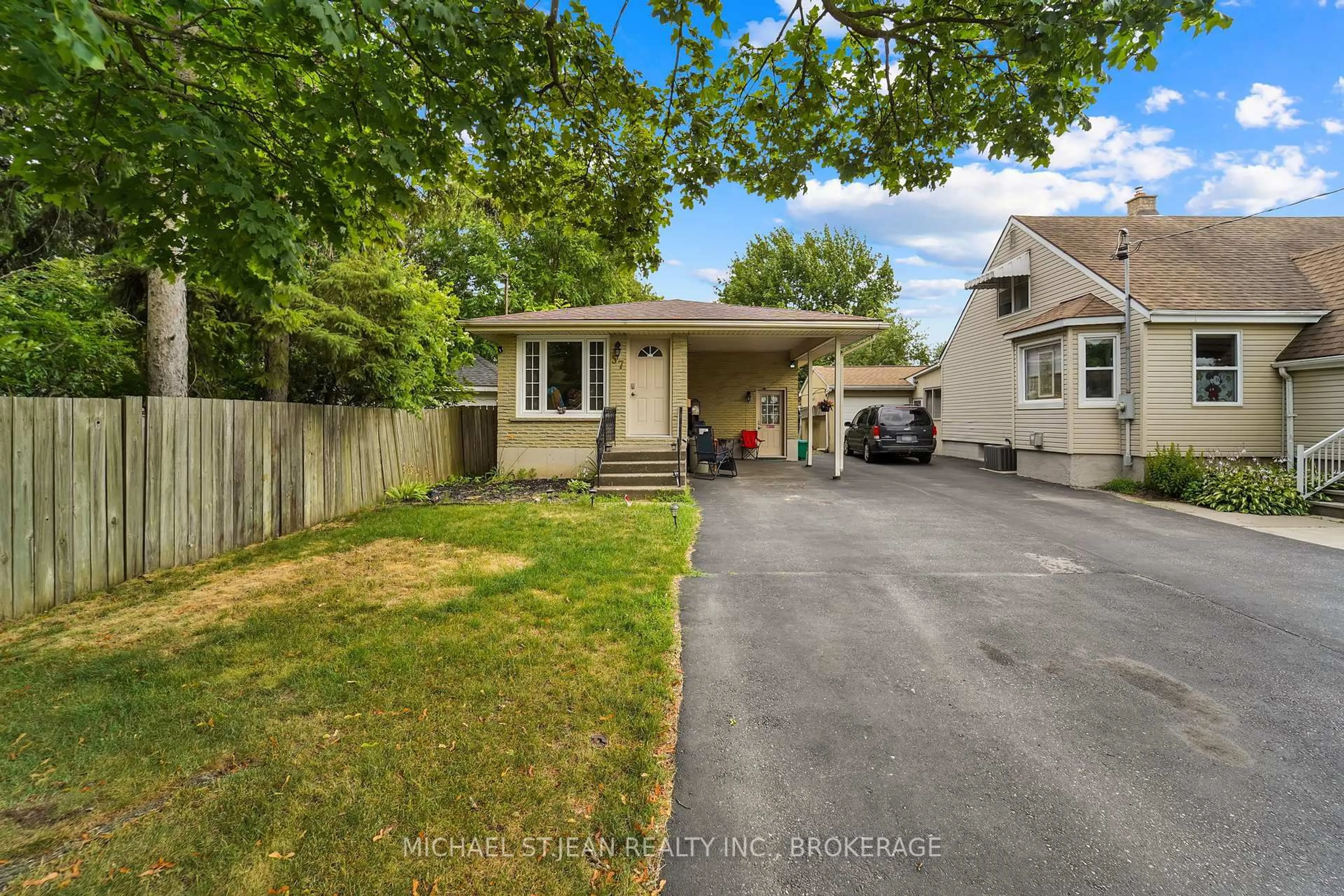 A pic from outside/outdoor area/front of a property/back of a property/a pic from drone, street for 57 Avondale St, Brantford Ontario N3S 4L9