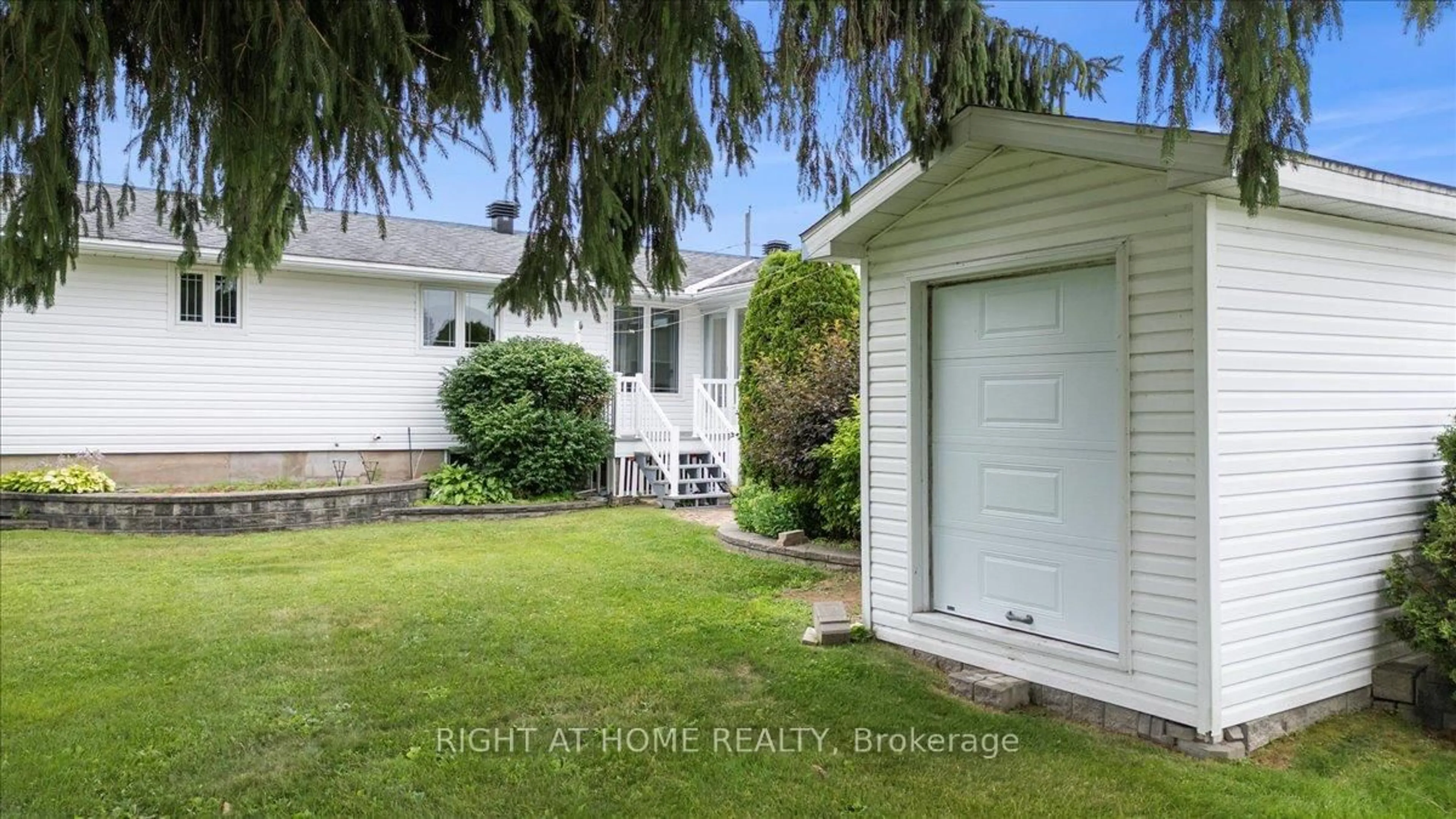 Home with vinyl exterior material, street for 2344 Raymond St, Clarence-Rockland Ontario K4K 1K4
